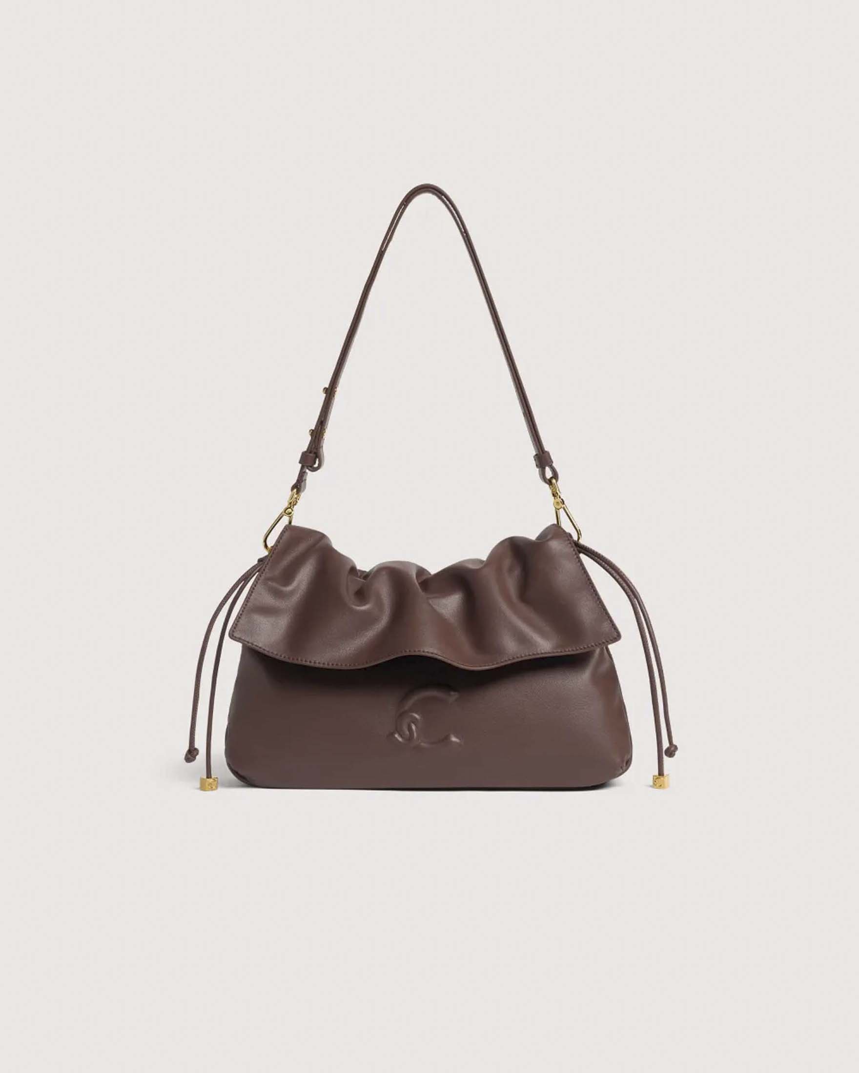 Borsa a spalla a sacchetto Lidia Small Coccinelle bordeaux in pelle liscia con logo C-Me