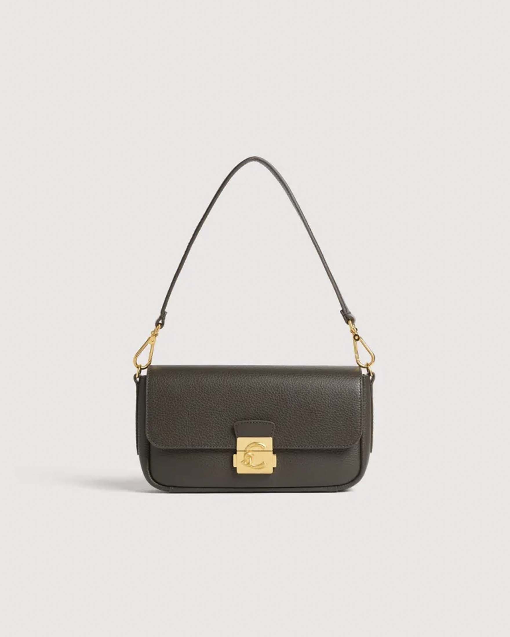 Borsa a tracolla baguette C-Me Lock Medium Coccinelle color fango in pelle bottalata con chiusura logo