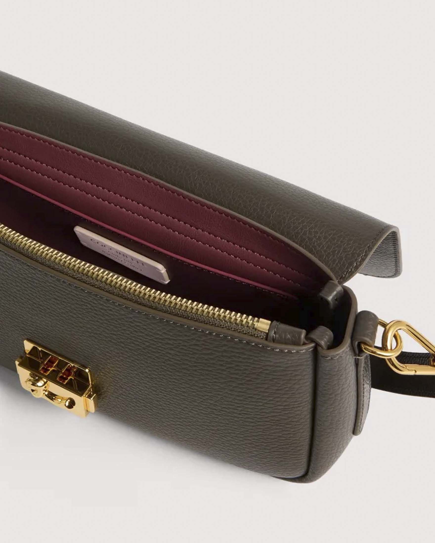 Borsa a tracolla baguette C-Me Lock Medium Coccinelle color fango in pelle bottalata con chiusura logo image