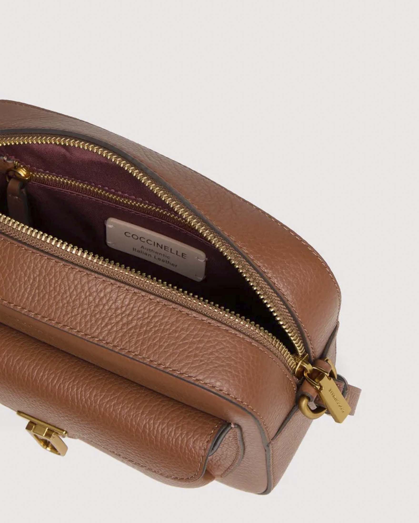 Borsa a tracolla Beat Small Coccinelle color cognac in pelle bottalata con scomparto esterno image