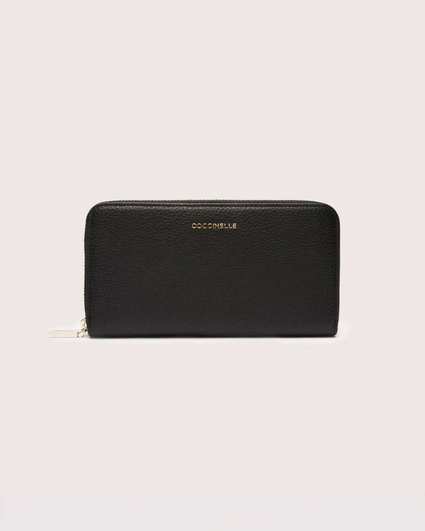 Portafoglio zip around Metallic Large Coccinelle nero in pelle bottalata con scritta logo
