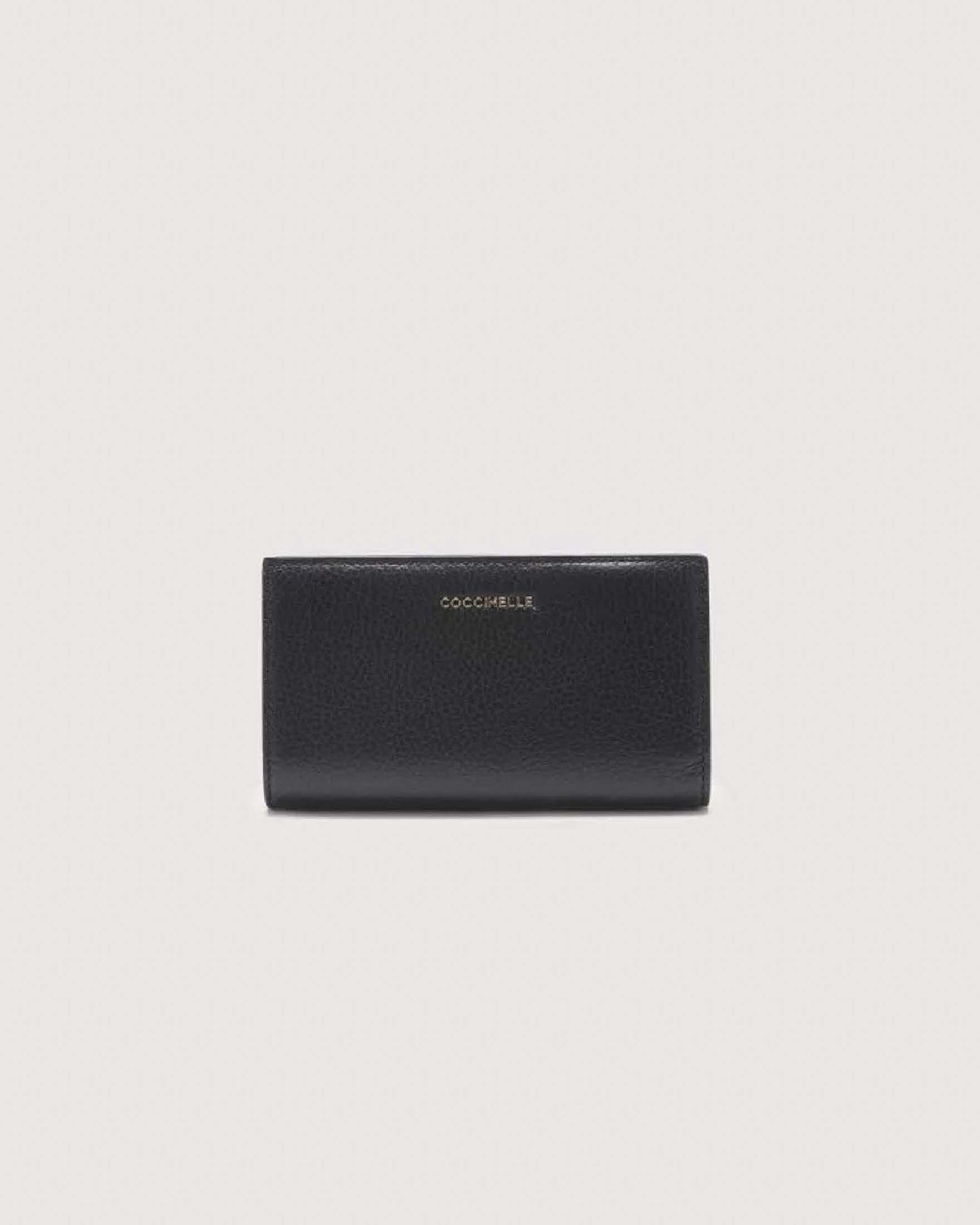 Portafoglio a libro Metallic Medium Coccinelle nero in pelle bottalata con scritta logo dorata
