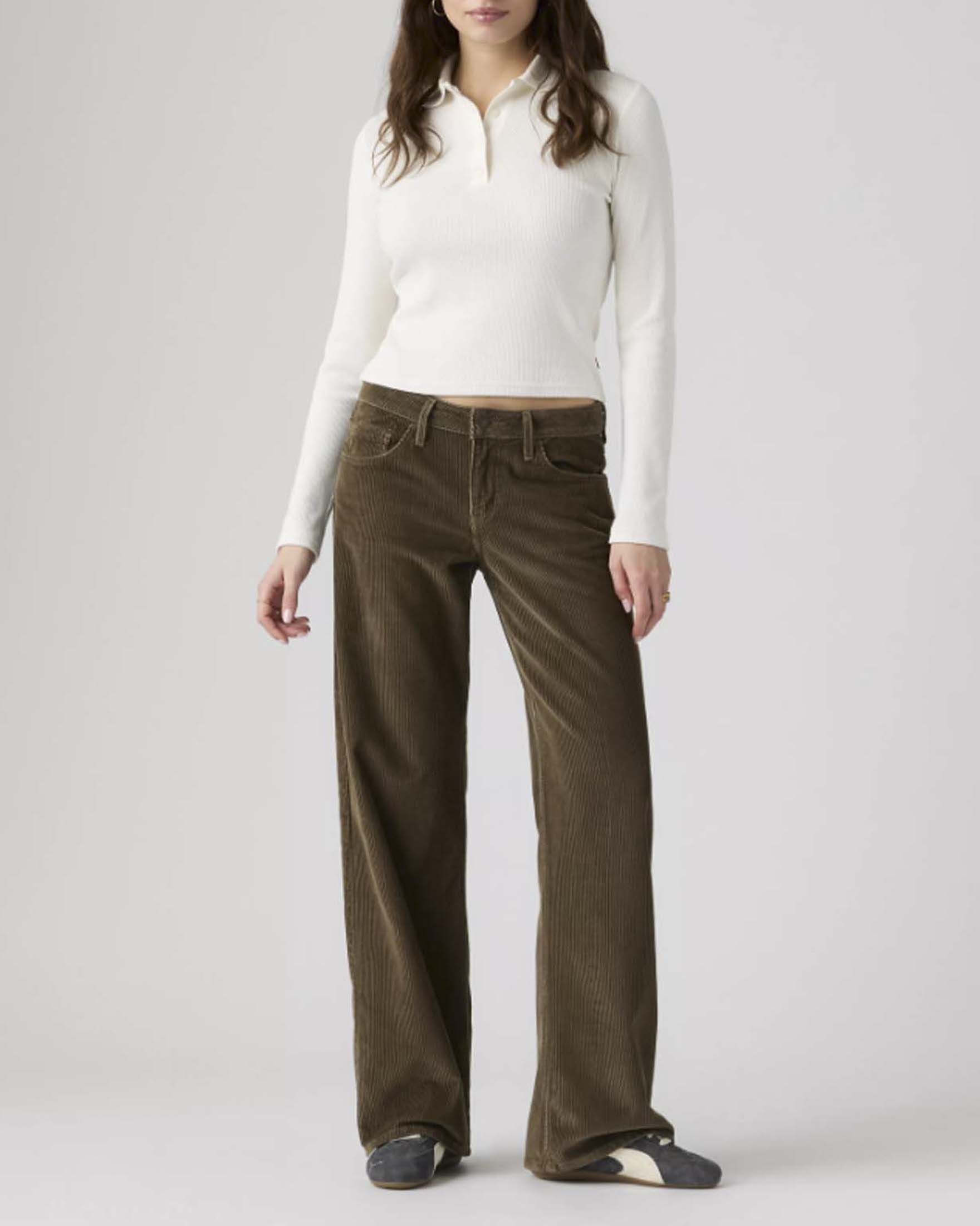 Pantaloni Low Loose Levi's color khaki in velluto a coste a vita bassa con gamba ampia