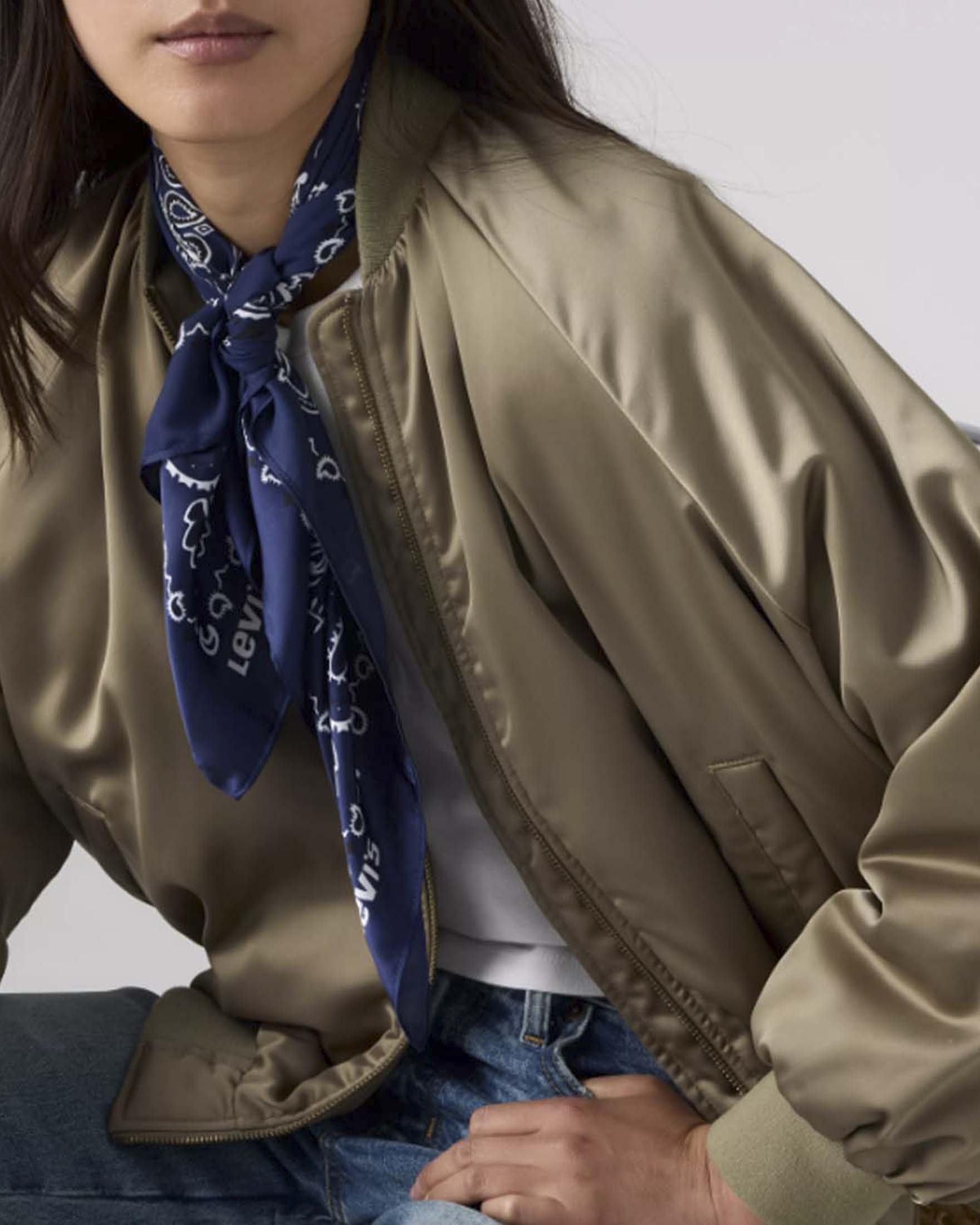 Foulard Levi's blu in satin con stampa paisley a contrasto