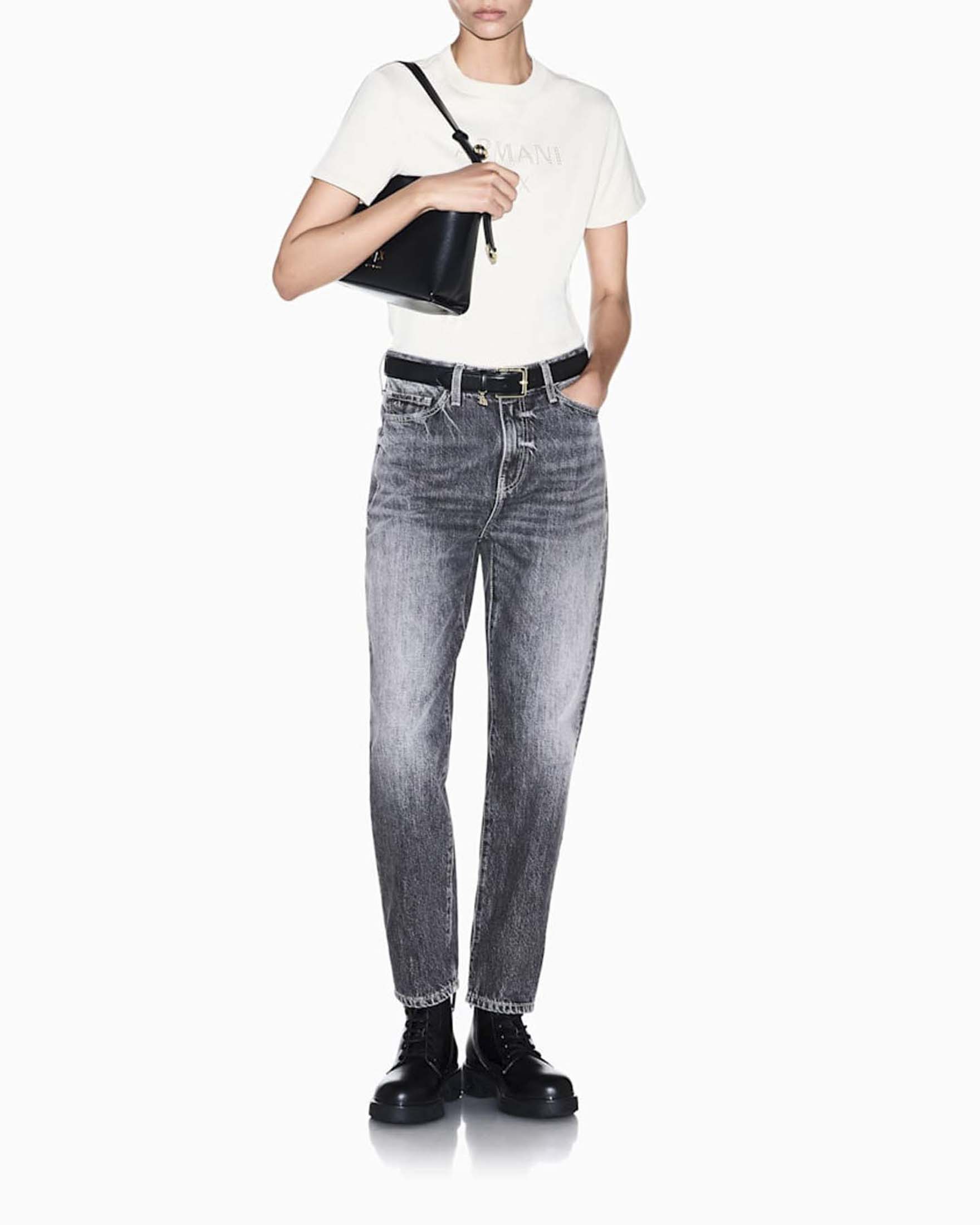 Jeans carrot fit over Armani Exchange grigi in denim rigido di cotone effetto washed
