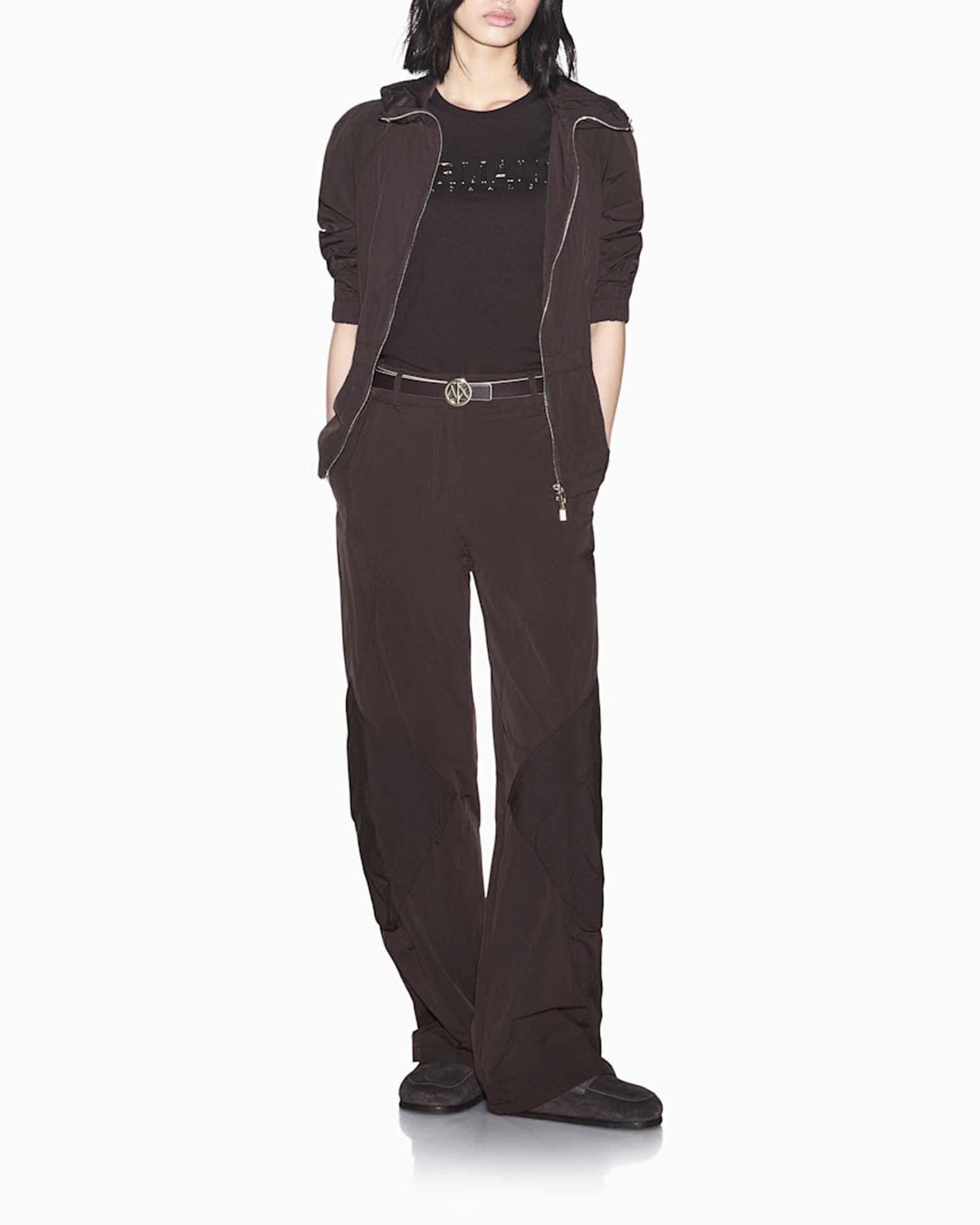 T-shirt slim Armani Exchange marrone in jersey di cotone biologico stretch con lettering metallizzato image