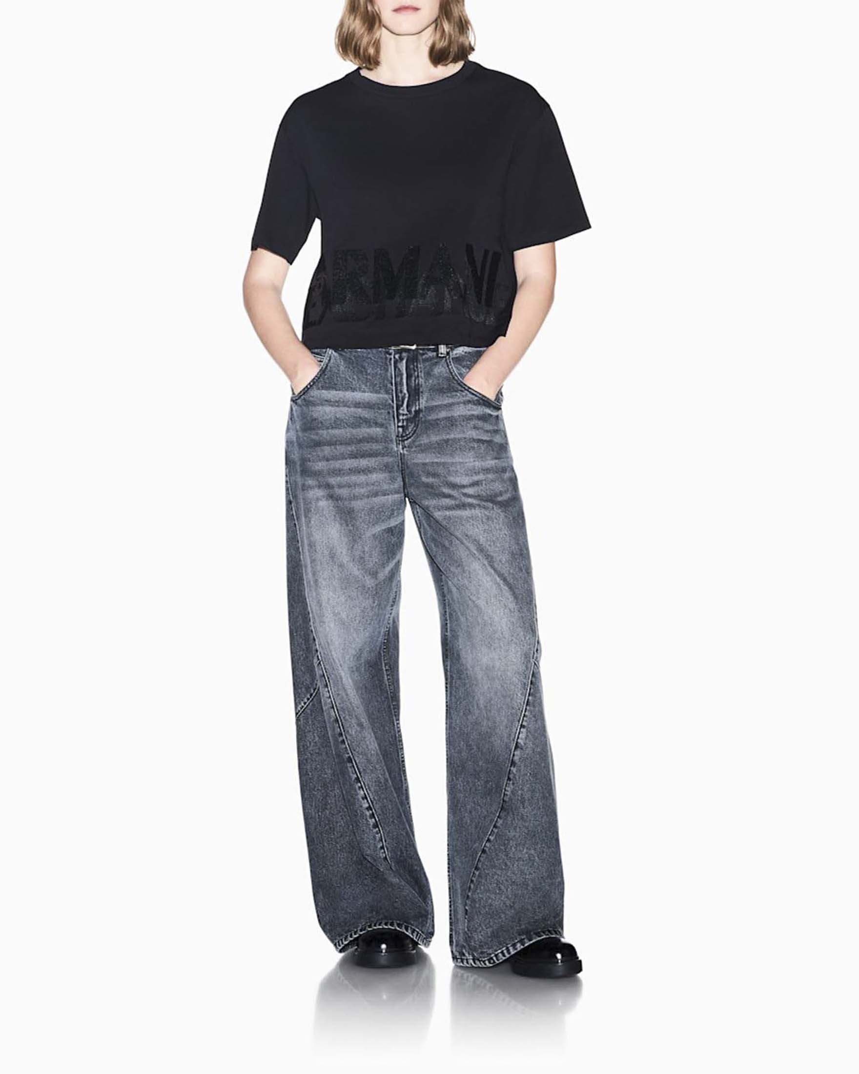T-shirt cropped regular Armani Exchange nera in jersey di cotone con scritta logo in paillettes image
