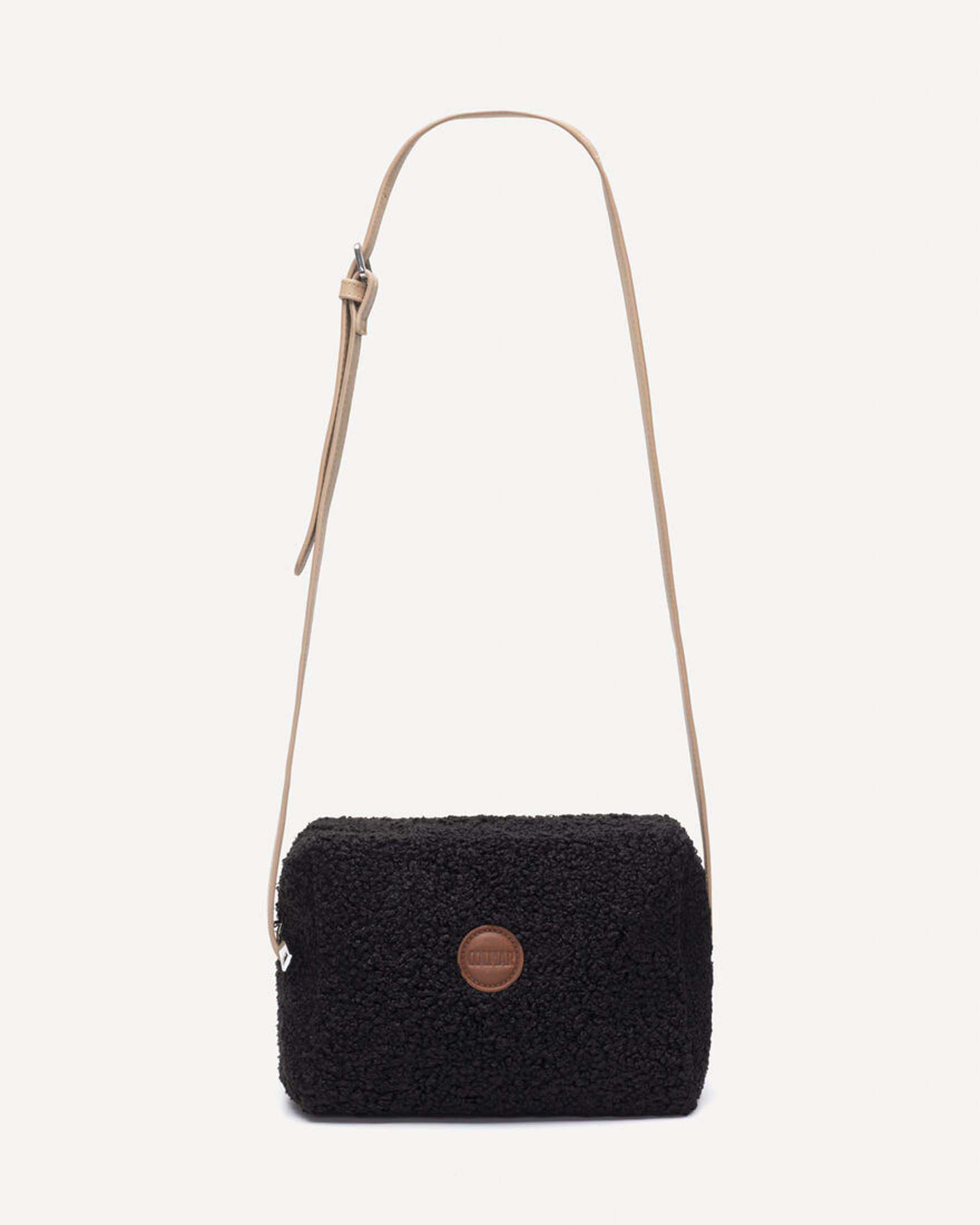 Borsa a tracolla teddy Colmar Originals nera in pelliccia sintetica con chiusura zip