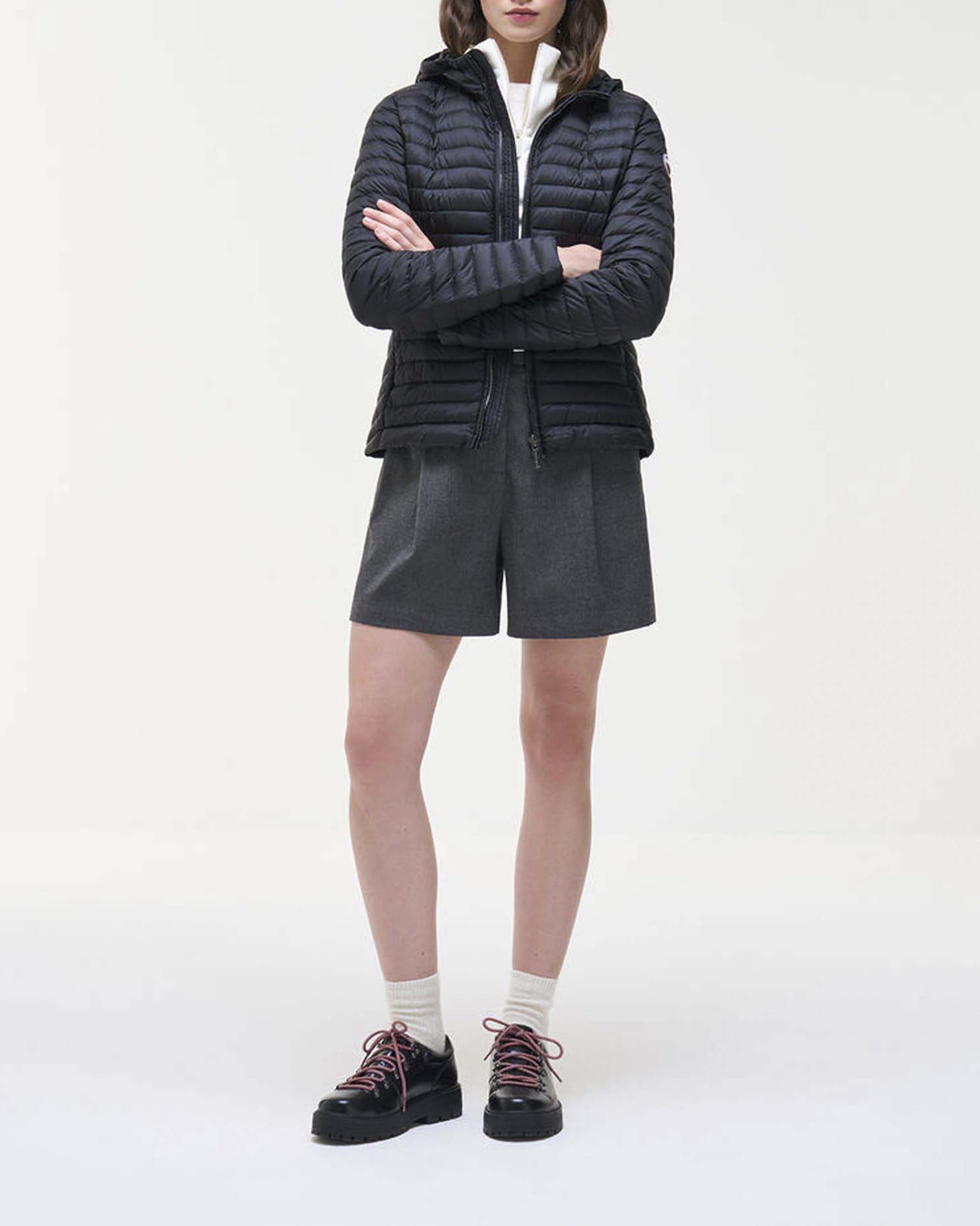 Piumino leggero Colmar Originals nero imbottito in piuma con cappuccio e chiusura zip doppia image
