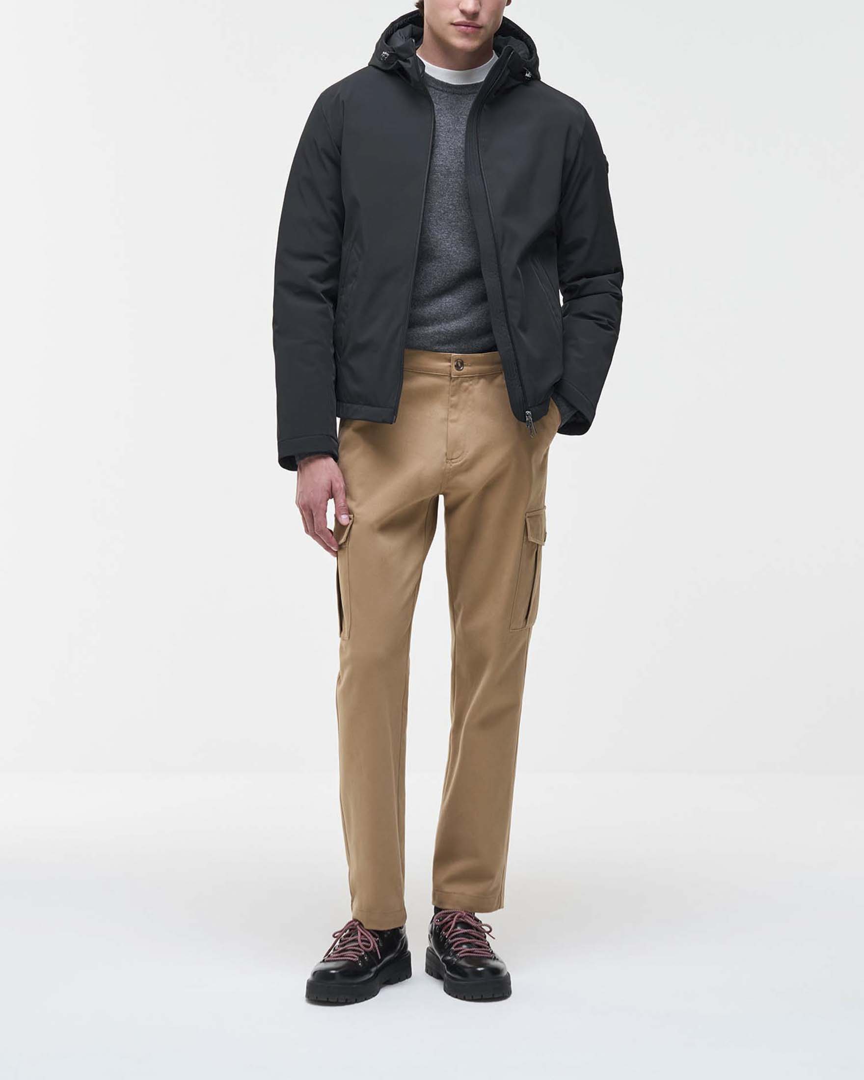 Giubbino nero Colmar Originals in tessuto stretch con cappuccio