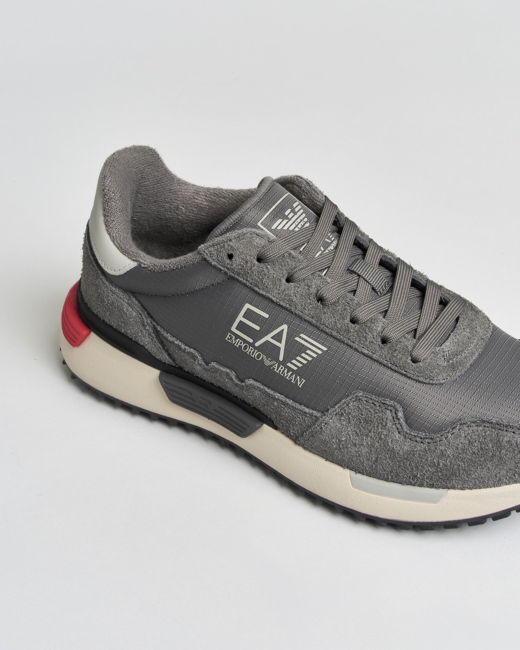 Sneakers grigie EA7 Vintage Running in tessuto e suede image