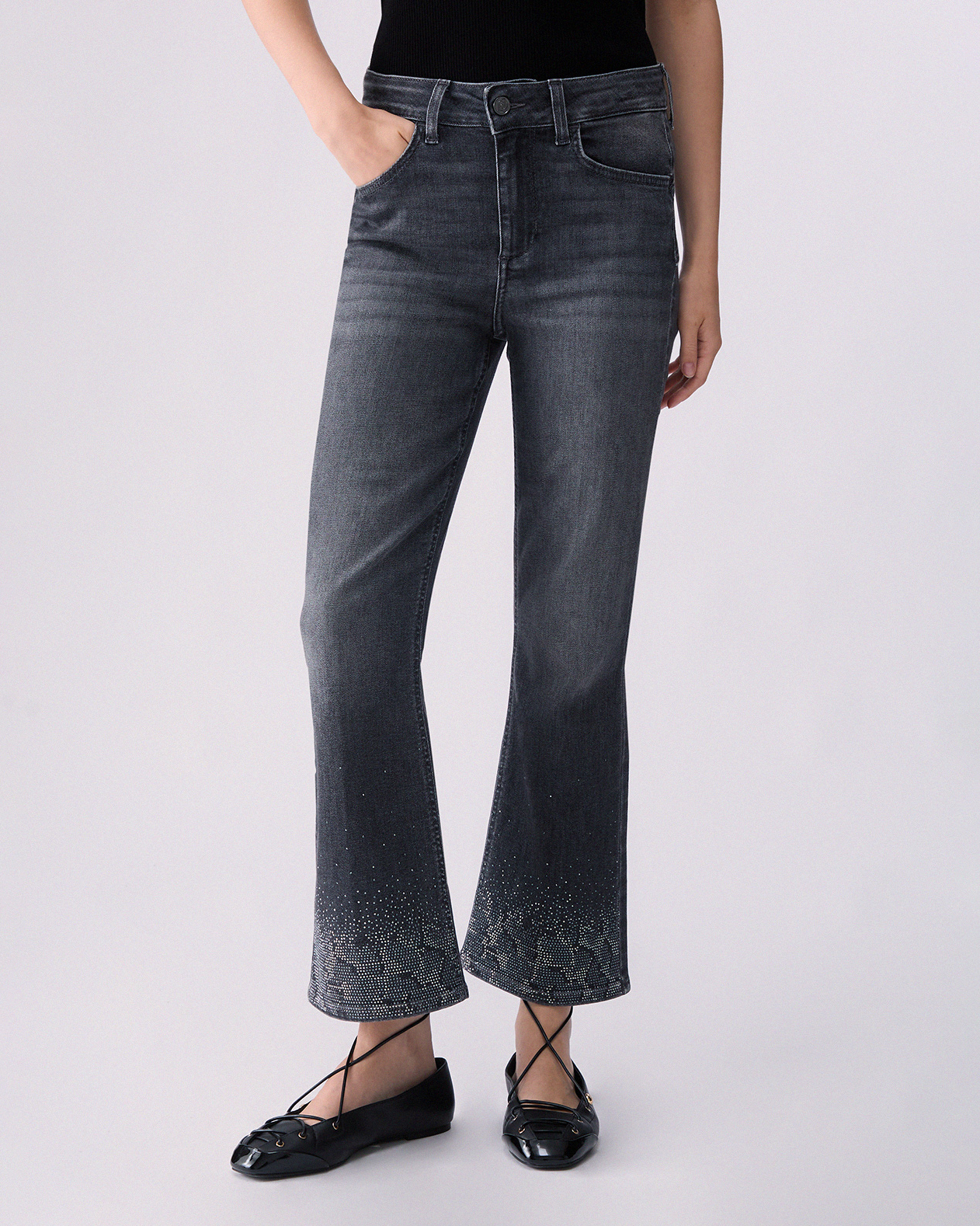 Jeans bootcut cropped Liu Jo grigi con strass argento applicati sul fondo e baffature image