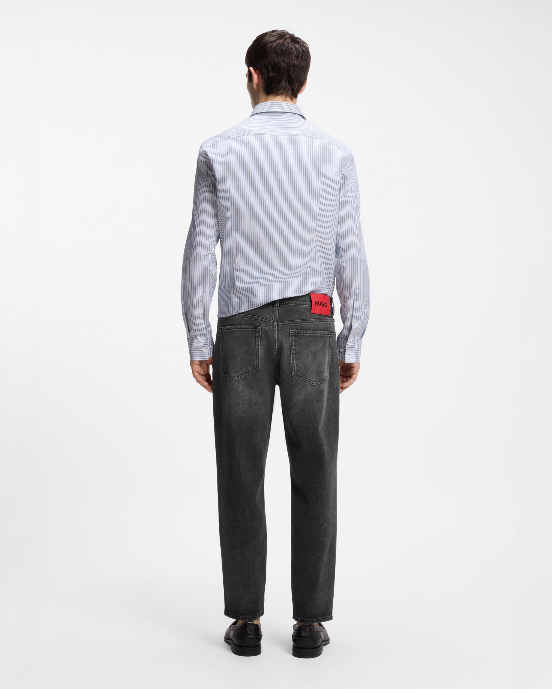 Jeans Hugo tapered fit in denim elasticizzato lavaggio grigio stone washed image