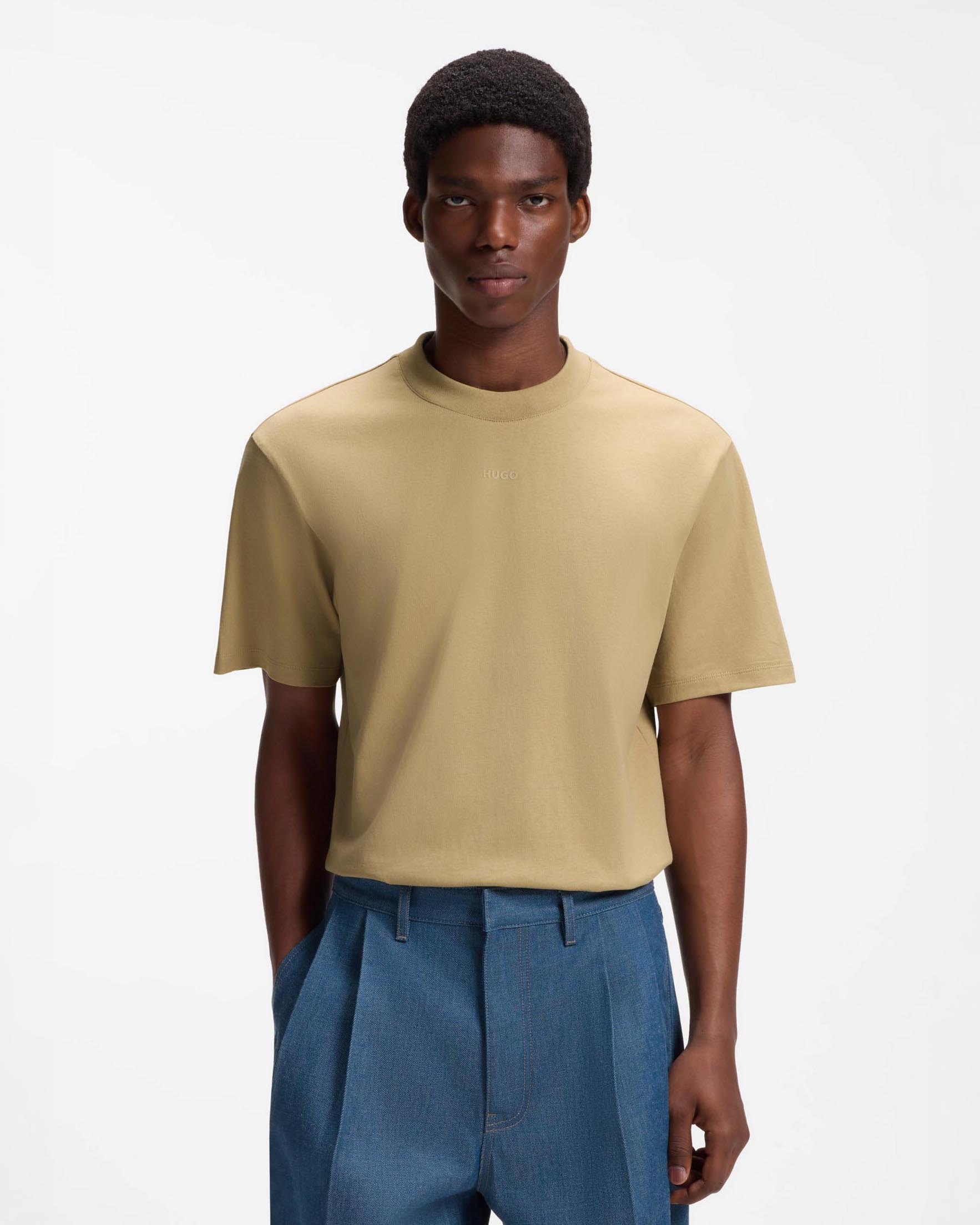 T-shirt Hugo beige relaxed fit in cotone con logo in tono