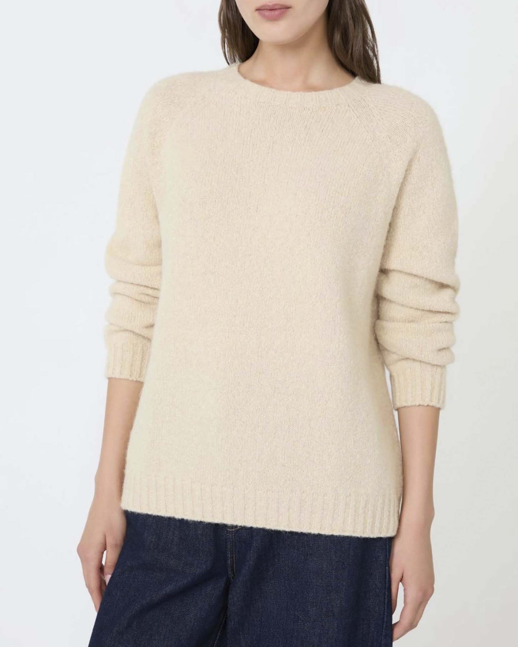 Maglia girocollo Weekend Max Mara color sabbia in filato morbido di cotone e alpaca