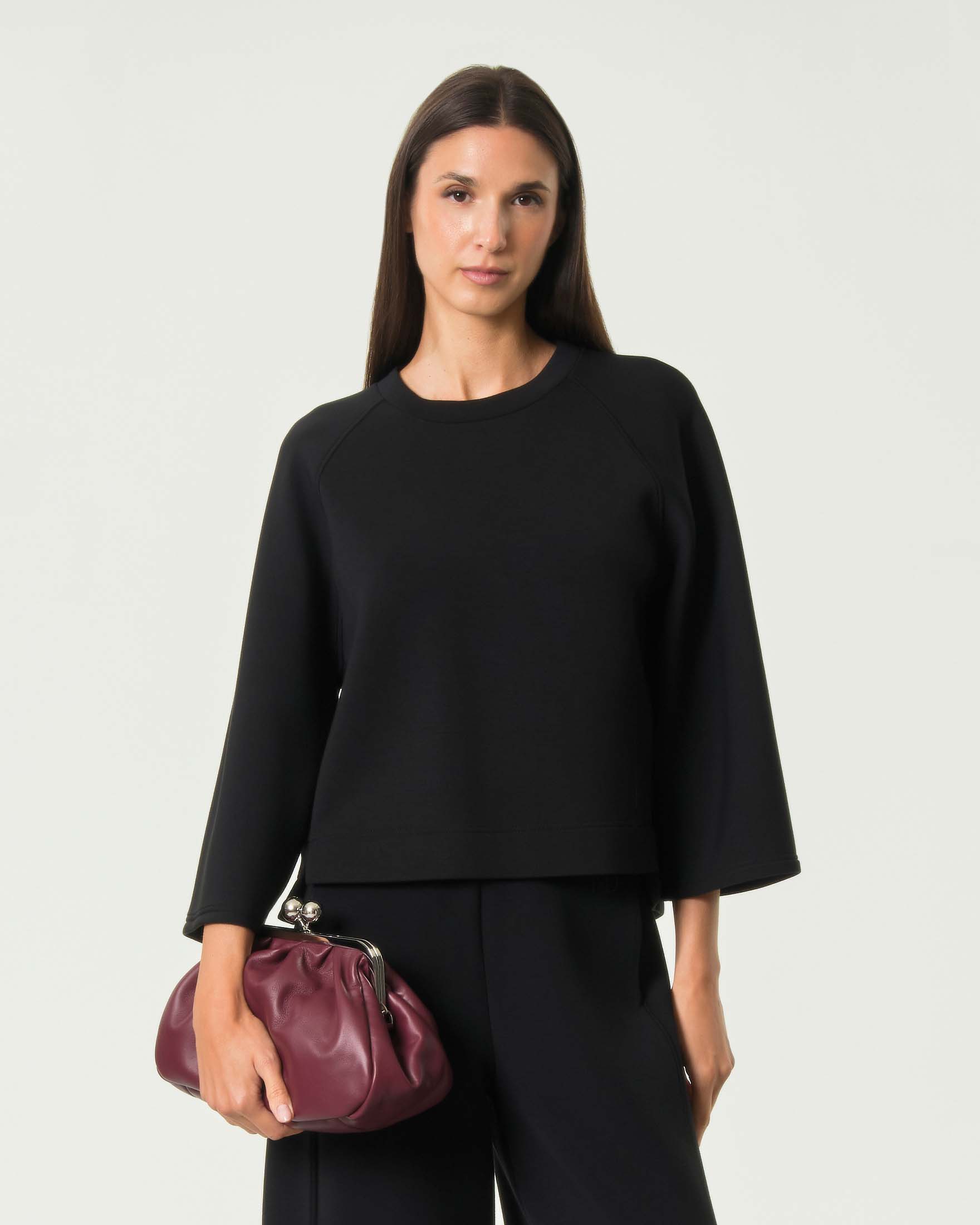 Felpa girocollo boxy Weekend Max Mara nera in jersey di cotone con maniche raglan