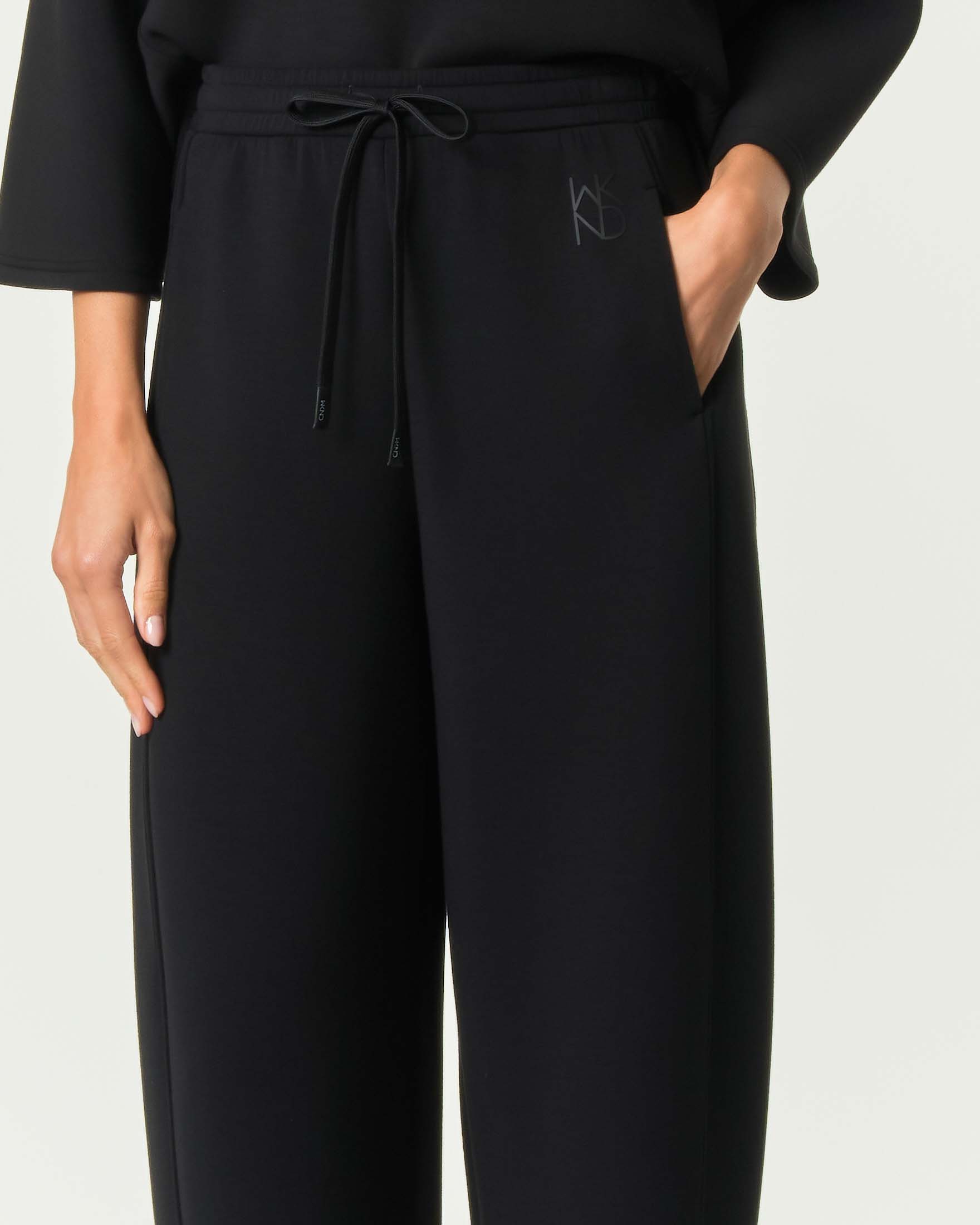 Pantaloni barrel Weekend Max Mara neri in jersey a punto Milano con coulisse in vita image