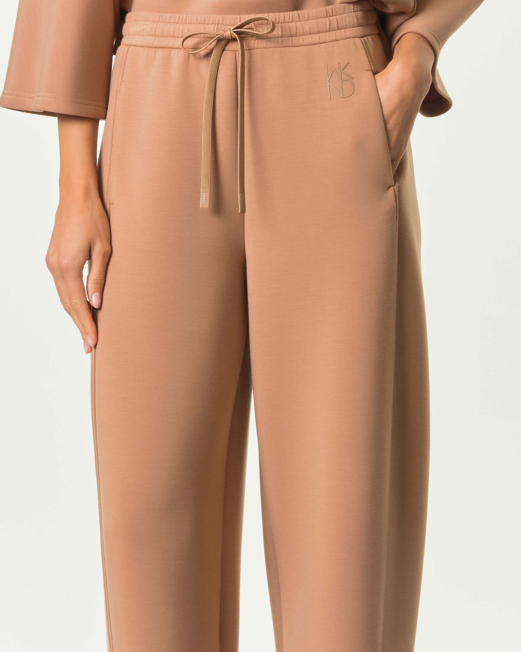 Pantaloni barrel Weekend Max Mara color cammello in jersey a punto Milano con coulisse in vita image