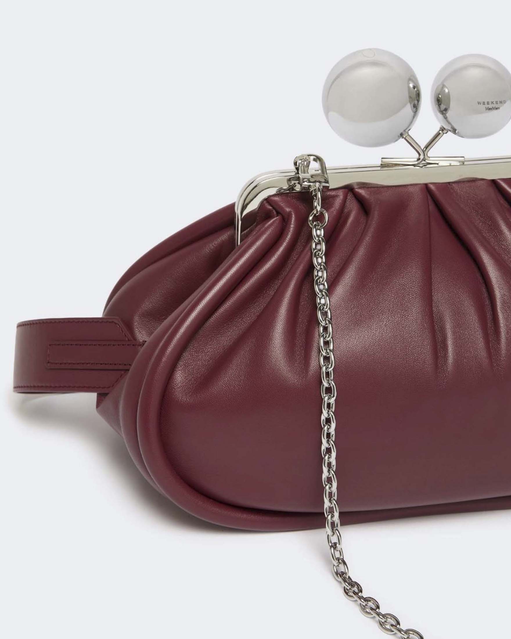 Pasticcino Bag Medium Weekend Max Mara bordeaux in montone con doppia tracolla e maxi chiusura image