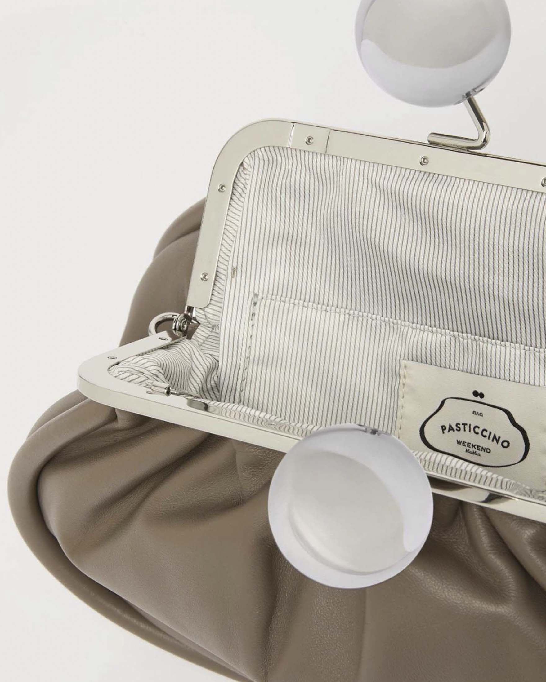 Pasticcino Bag Medium Weekend Max Mara color fango in montone con doppia tracolla e maxi chiusura image