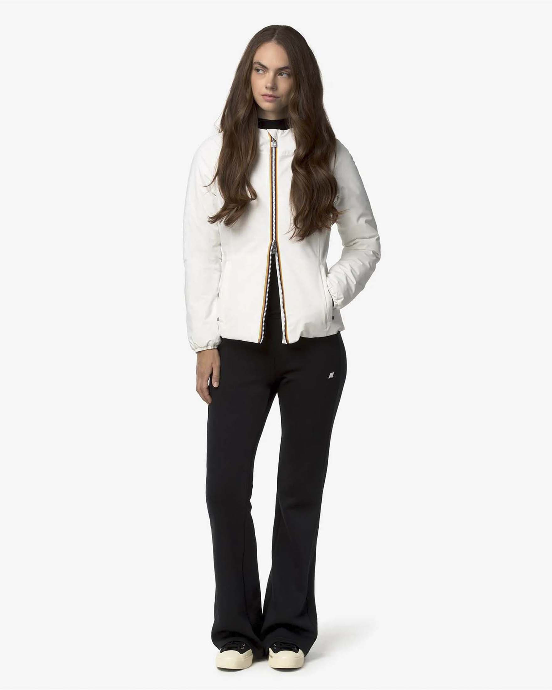 Giacca corta Warm Lily K-Way bianca in nylon opaco reversibile in nero con cappuccio fisso  image