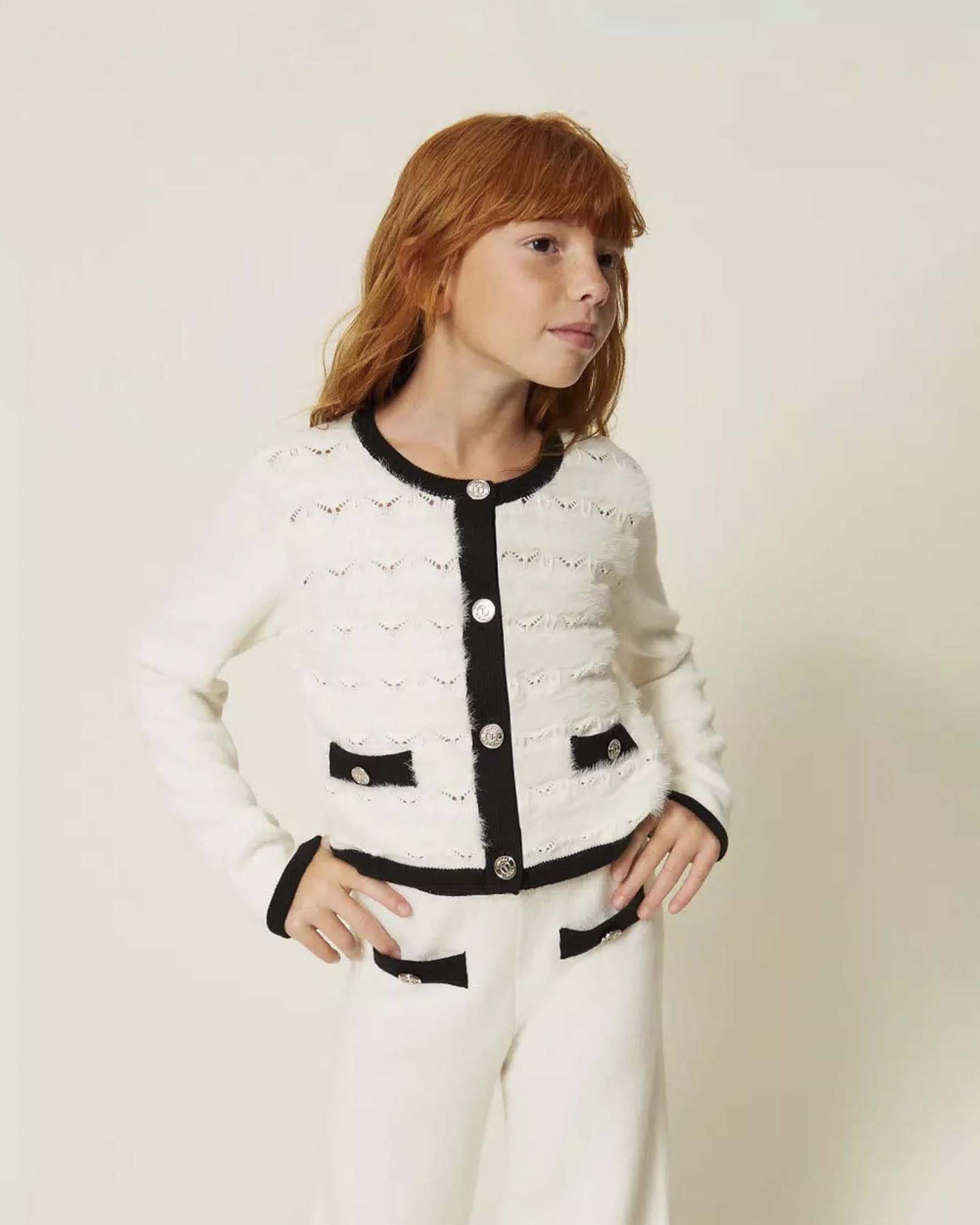 Cardigan Twinset avorio in misto viscosa con lavorazioni e bordi neri