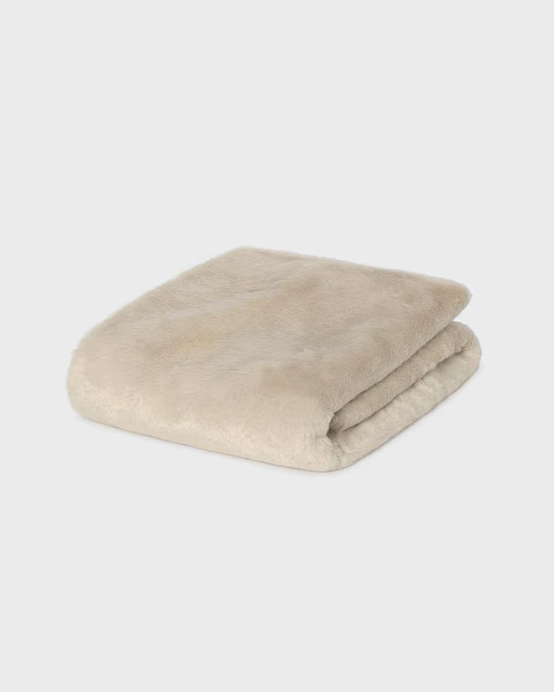 Copertina Mayoral beige effetto orsetto con pompon e fodera a fantasia image