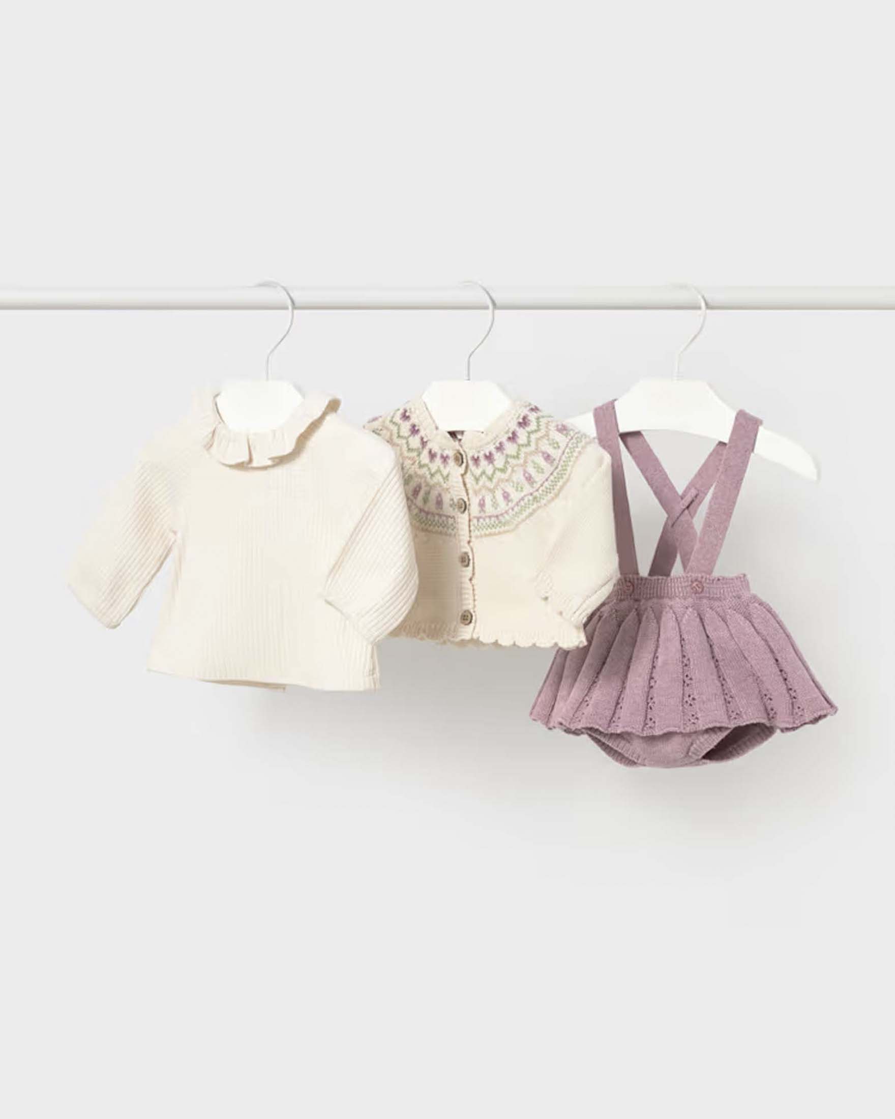 Completo tre pezzi Mayoral panna e rosa in misto cotone con salopette