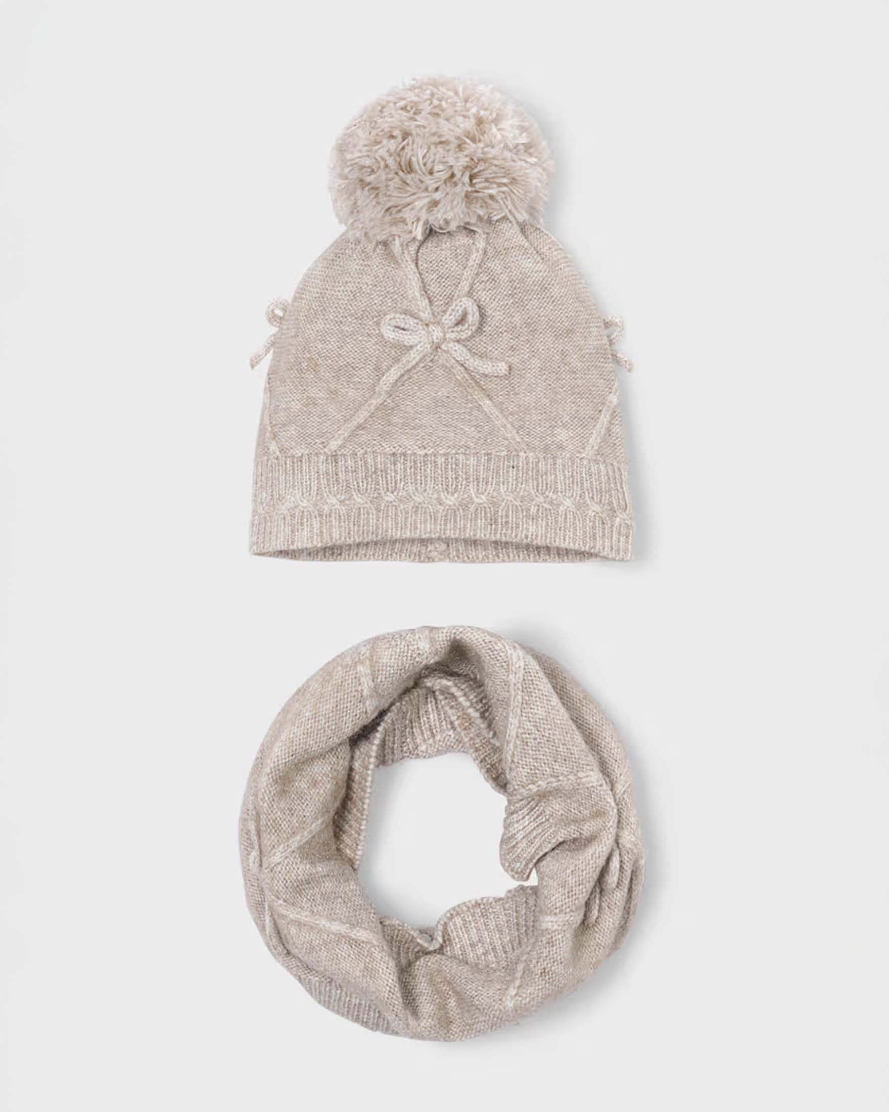 Set berretto e scaldacollo Mayoral beige in misto viscosa con pon pon
