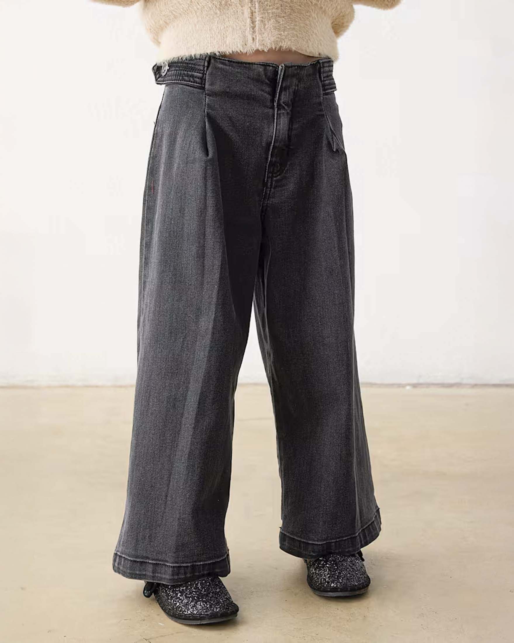 Jeans Mayoral neri a lavaggio scuro in misto cotone a gamba larga e pinces