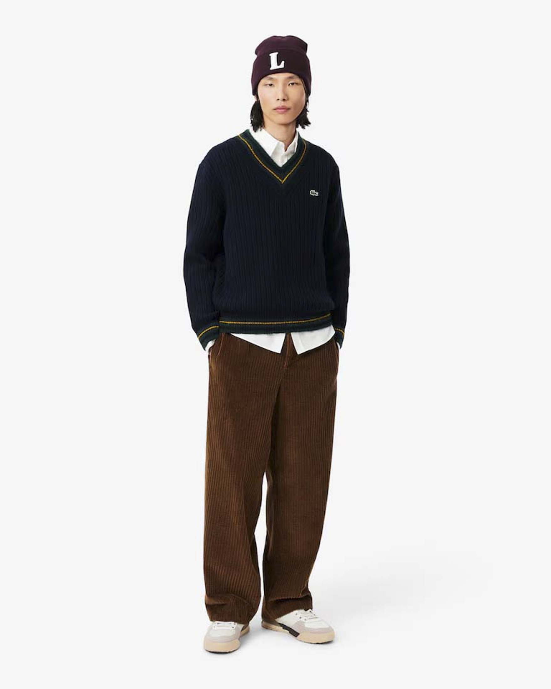 Maglione a coste scollo a V Lacoste blu navy in pura lana con dettagli a contrasto image