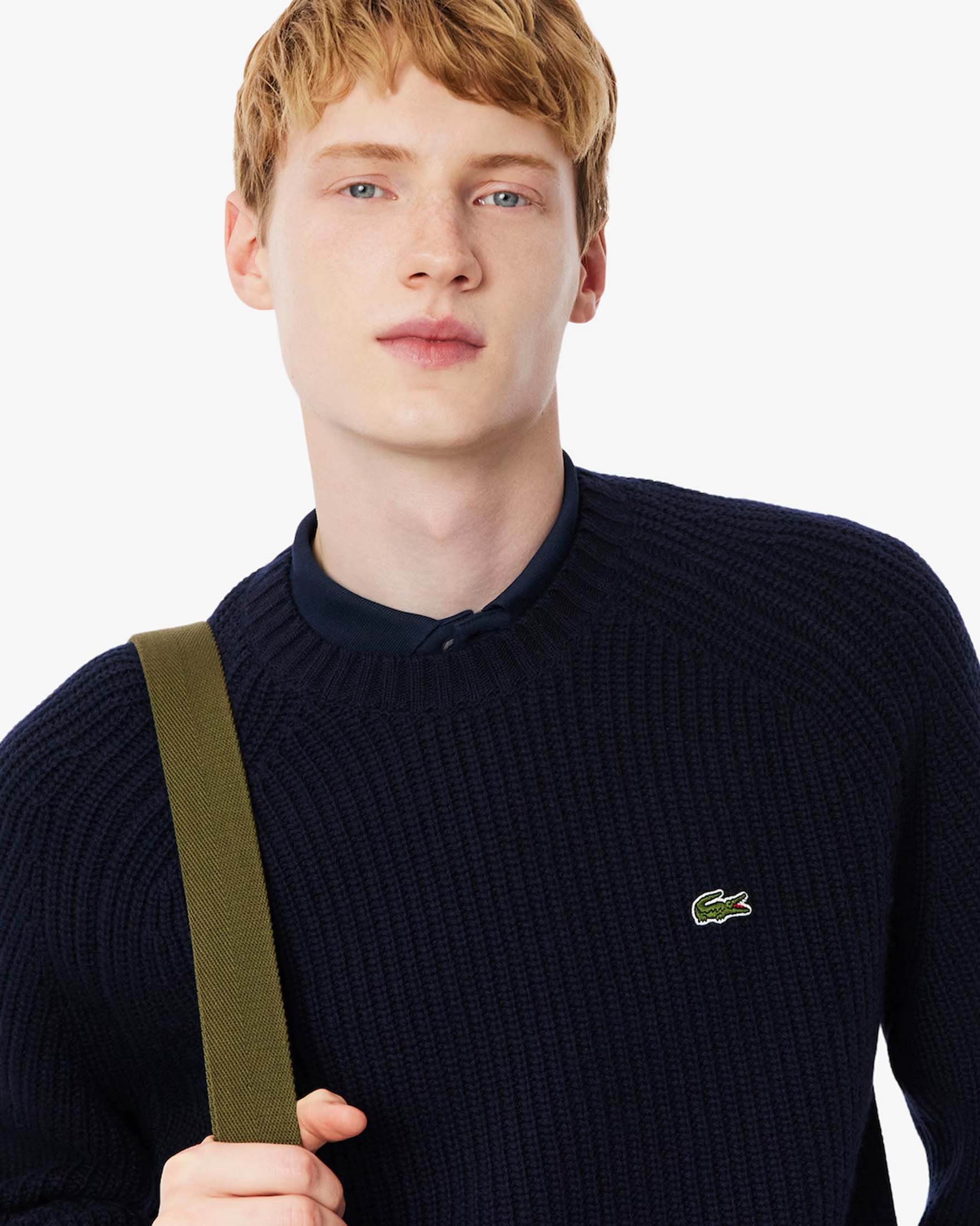Maglione girocollo Lacoste blu navy in pura lana a coste con maniche raglan image