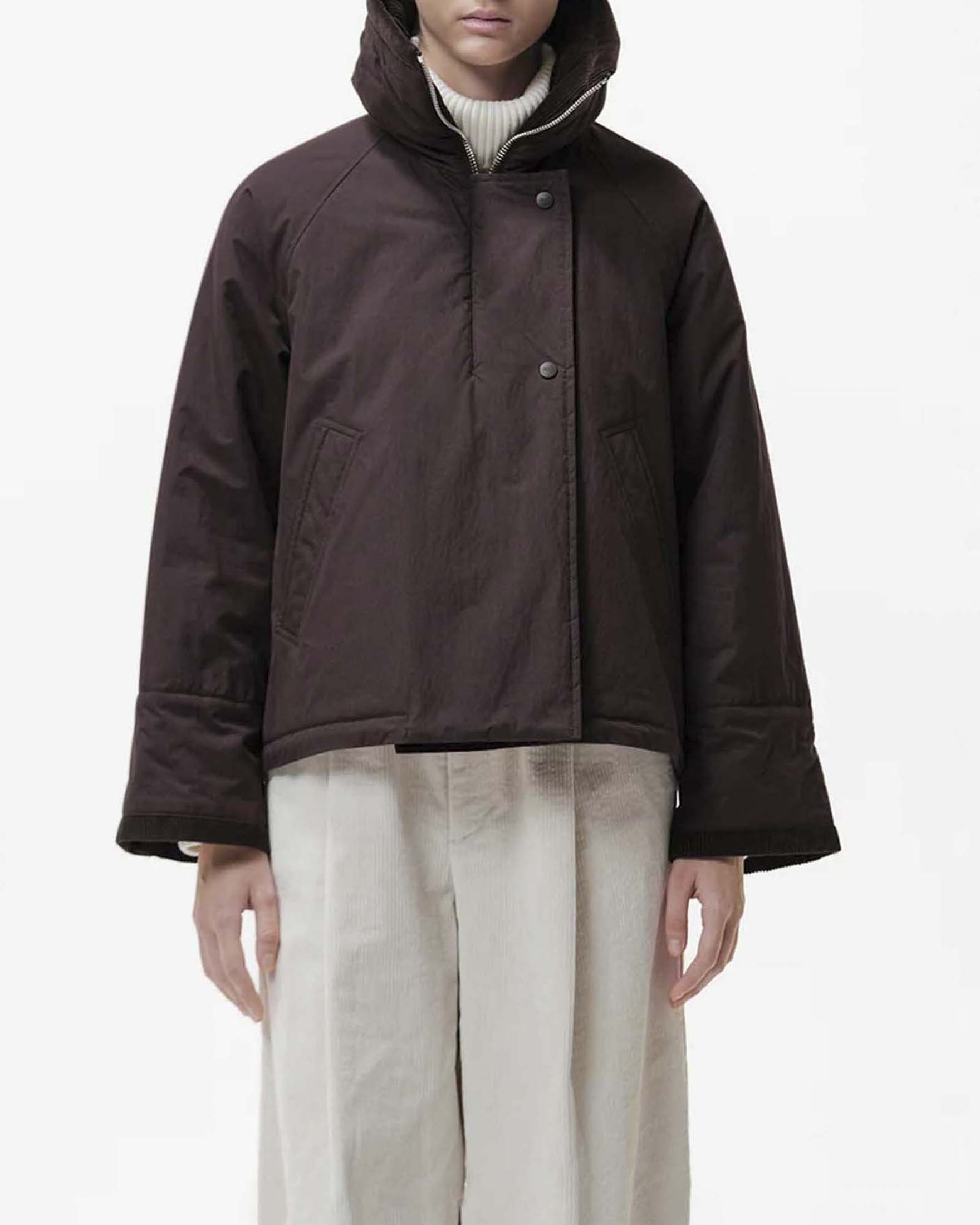 Giacca imbottita Maeva Duno bordeaux in cotone tecnico con collo alto regolabile e maniche raglan