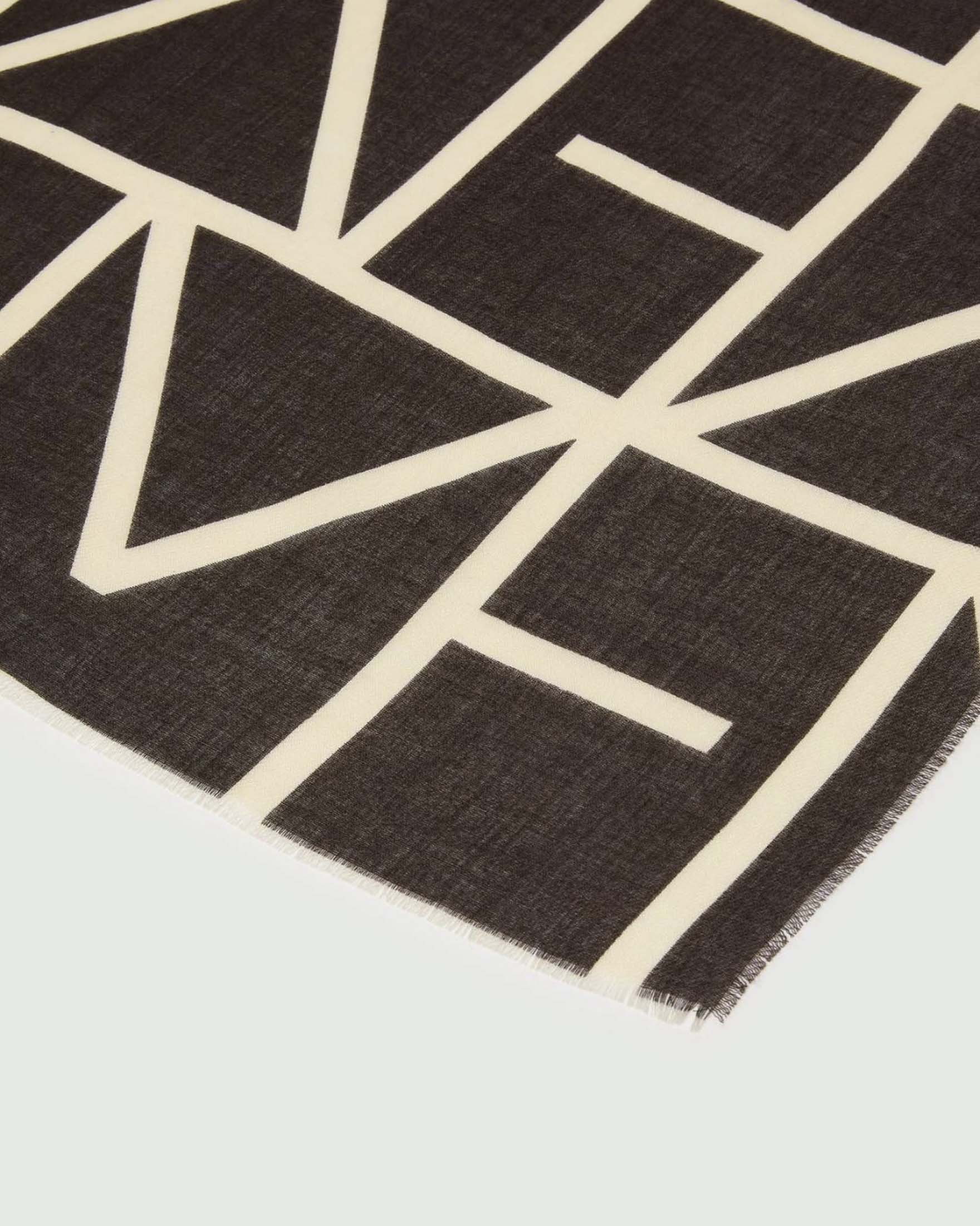 Stola Emme Marella marrone con stampa monogram a contrasto e frange corte image