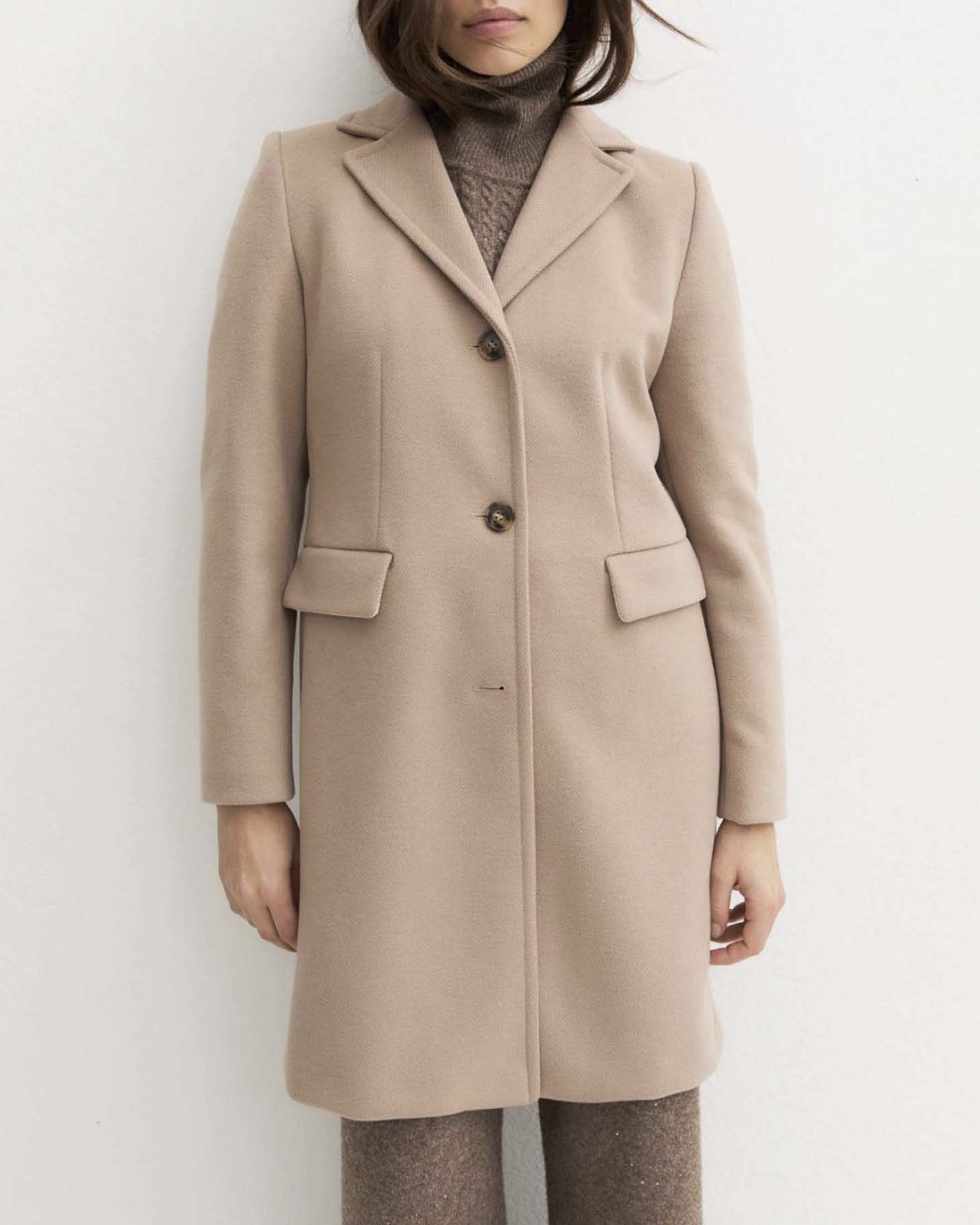 Cappotto Emme Marella beige in panno soft di misto viscosa con collo rever e chiusura monopetto