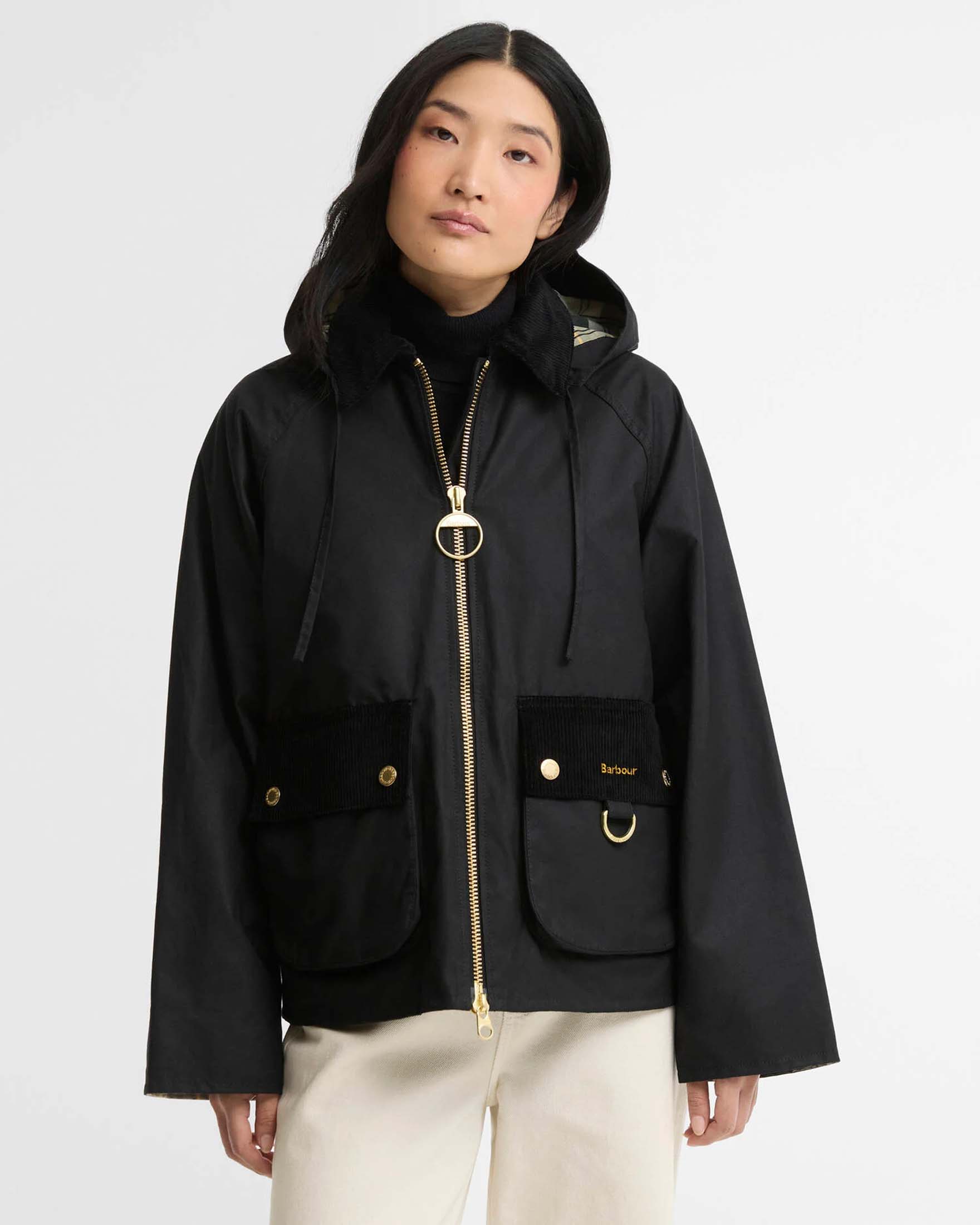 Giacca Carville Barbour nera in cotone cerato con cappuccio removibile e colletto in velluto