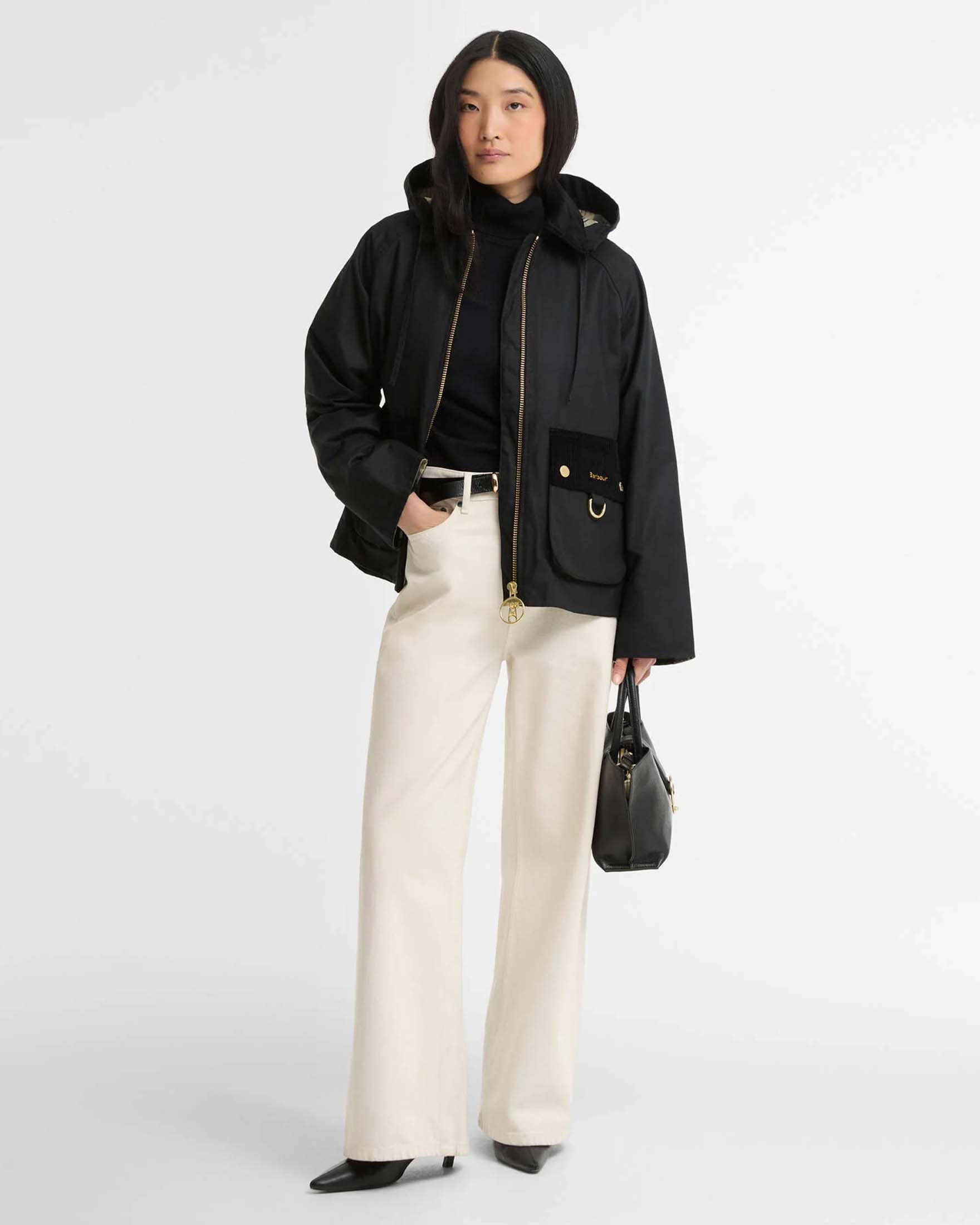 Giacca Carville Barbour nera in cotone cerato con cappuccio removibile e colletto in velluto image