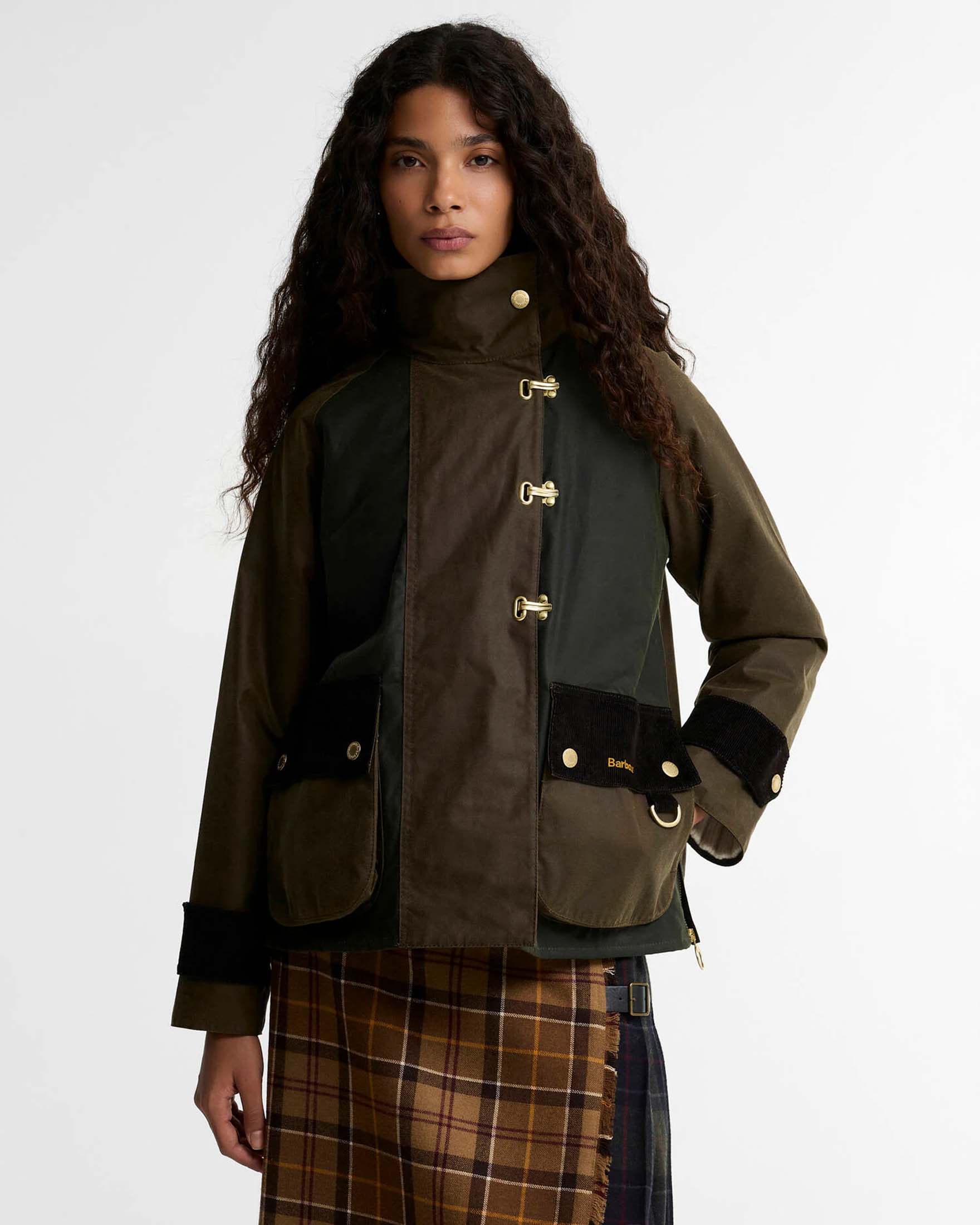 Giacca cerata Hazelwood Barbour verde militare in cotone patchwork con abbottonatura over a ganci