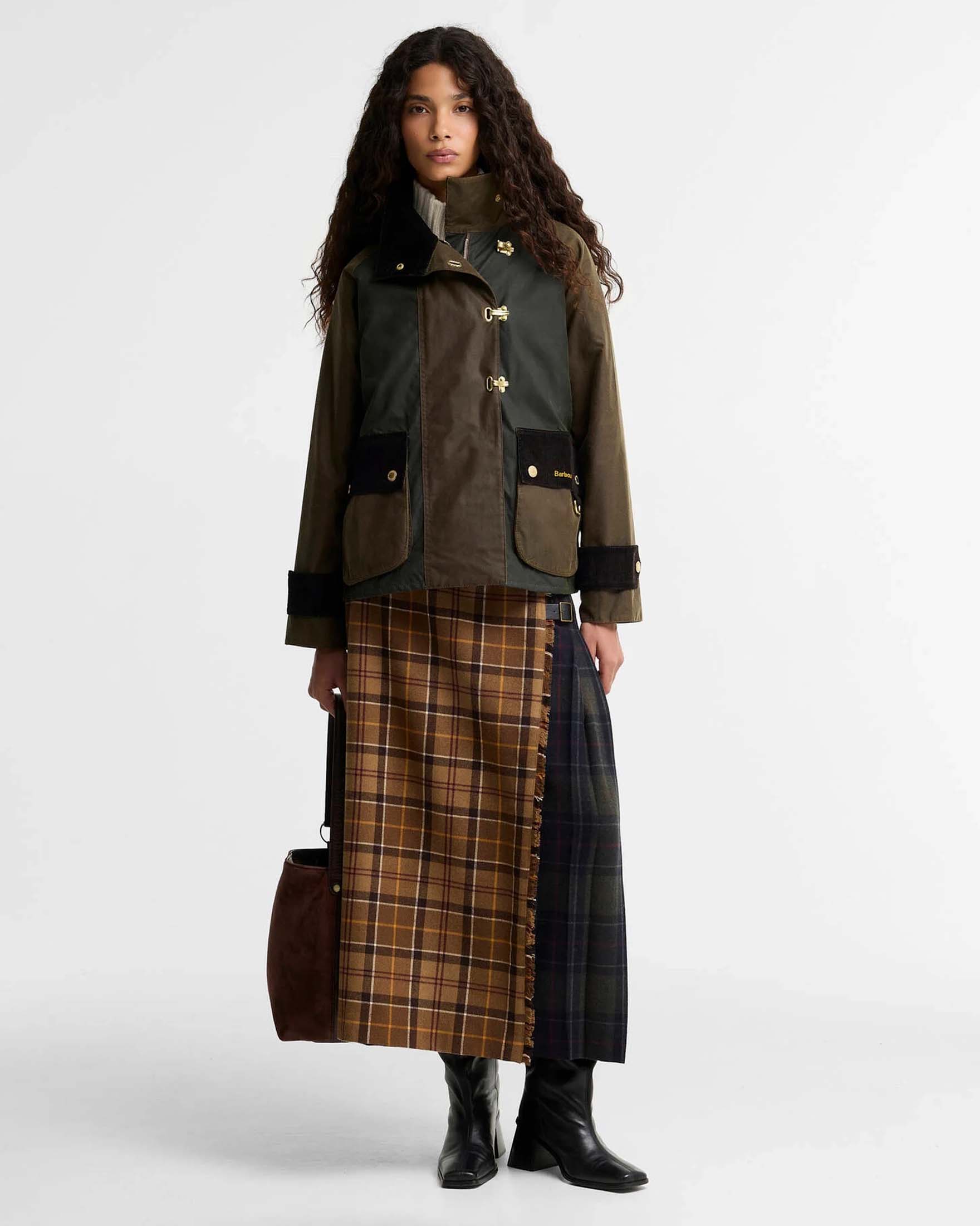 Giacca cerata Hazelwood Barbour verde militare in cotone patchwork con abbottonatura over a ganci image
