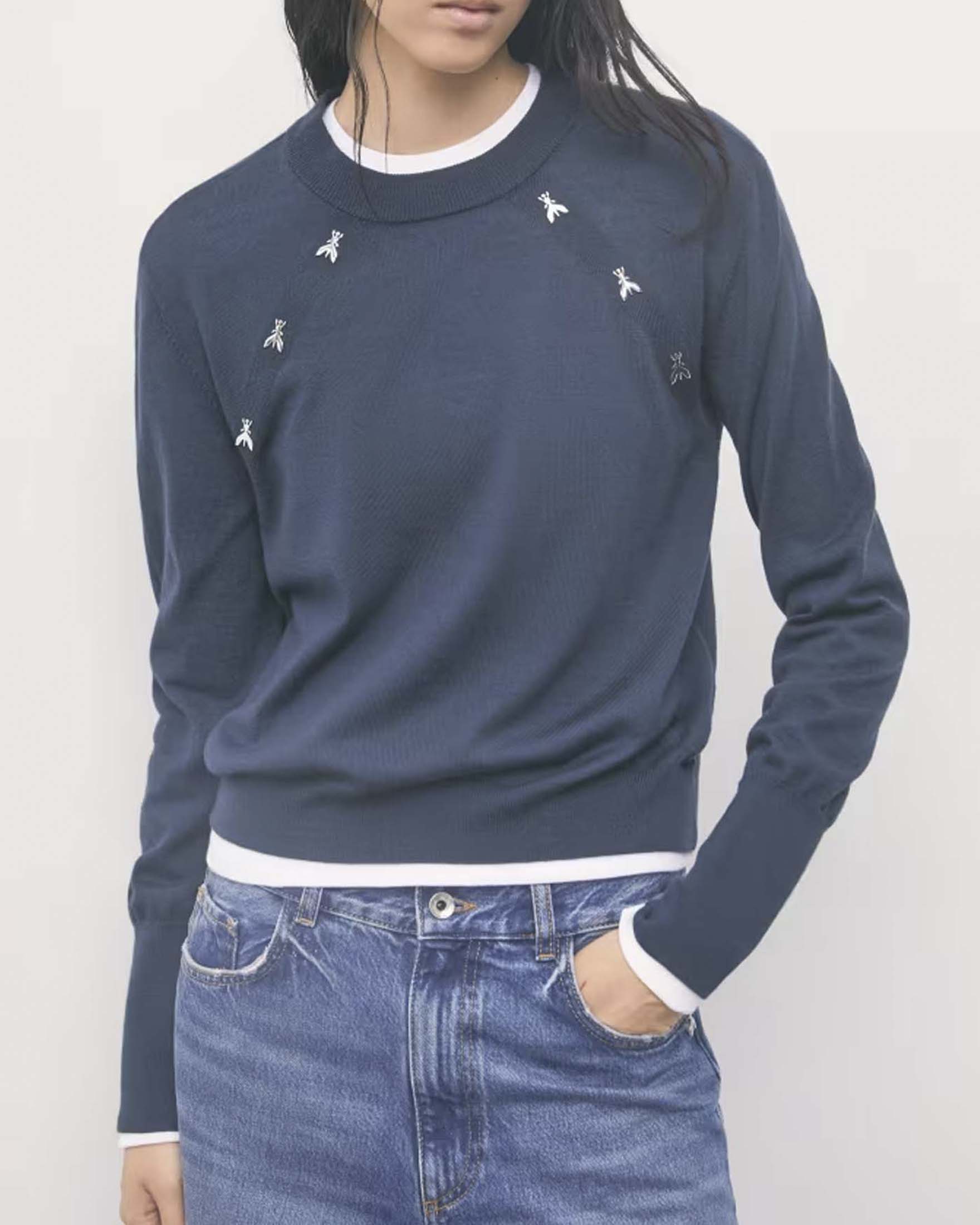 Maglia girocollo Patrizia Pepe blu in pura lana con applicazioni metalliche Fly sul davanti