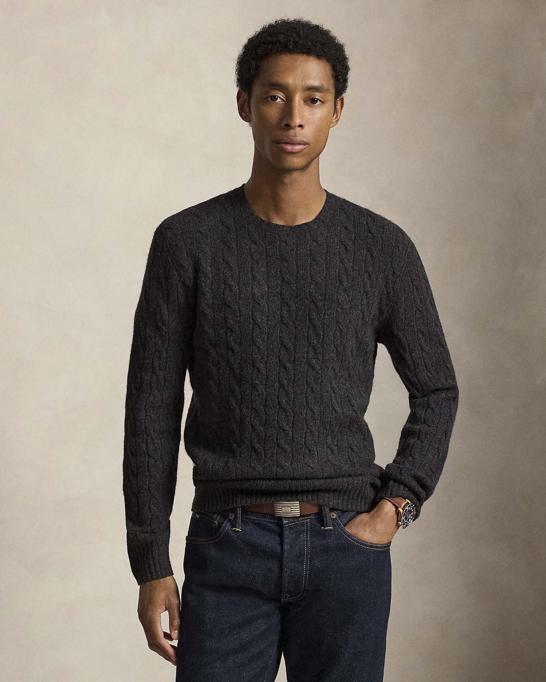 Maglia girocollo Polo Ralph Lauren antracite in lana e cashmere lavorata a trecce con logo pony ricamato in tono