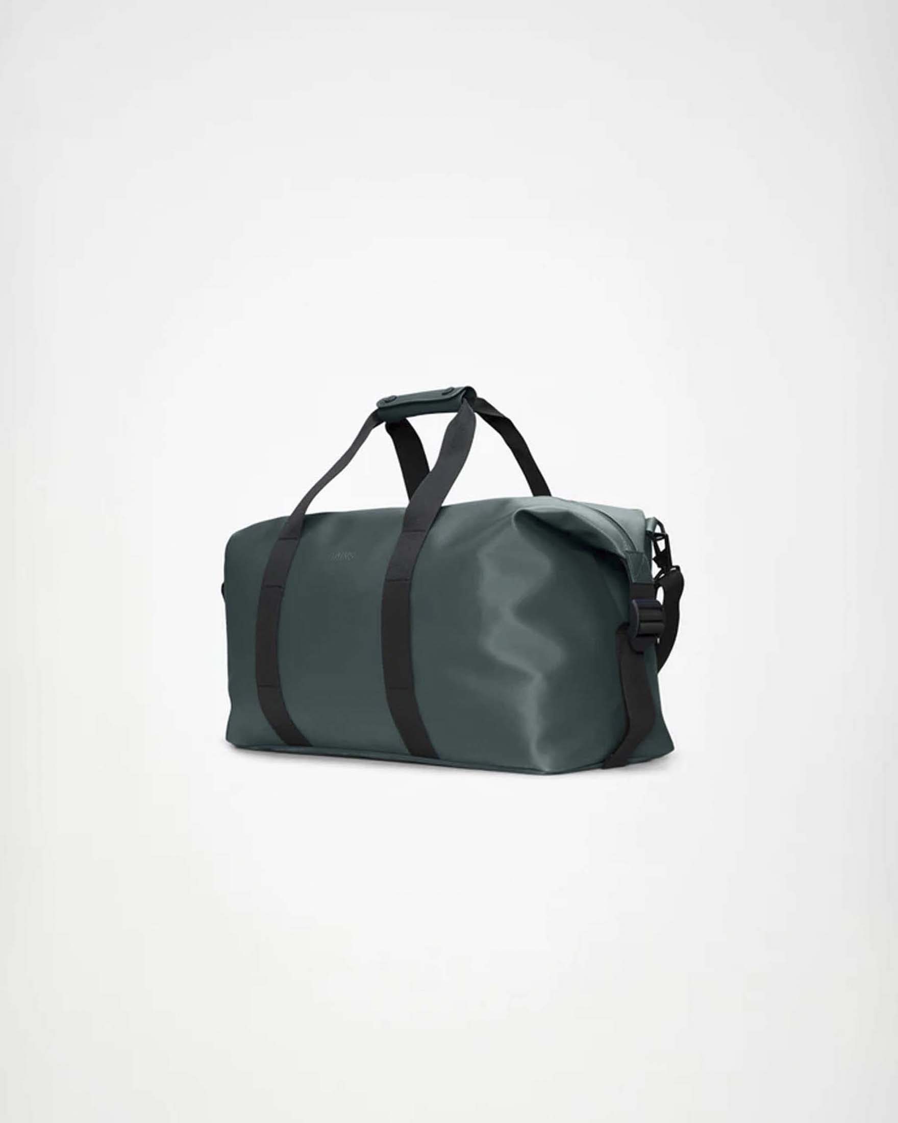 Borsa Rains Weekend Bag ottanio in tessuto impermeabile effetto gommato con tracolla removibile image
