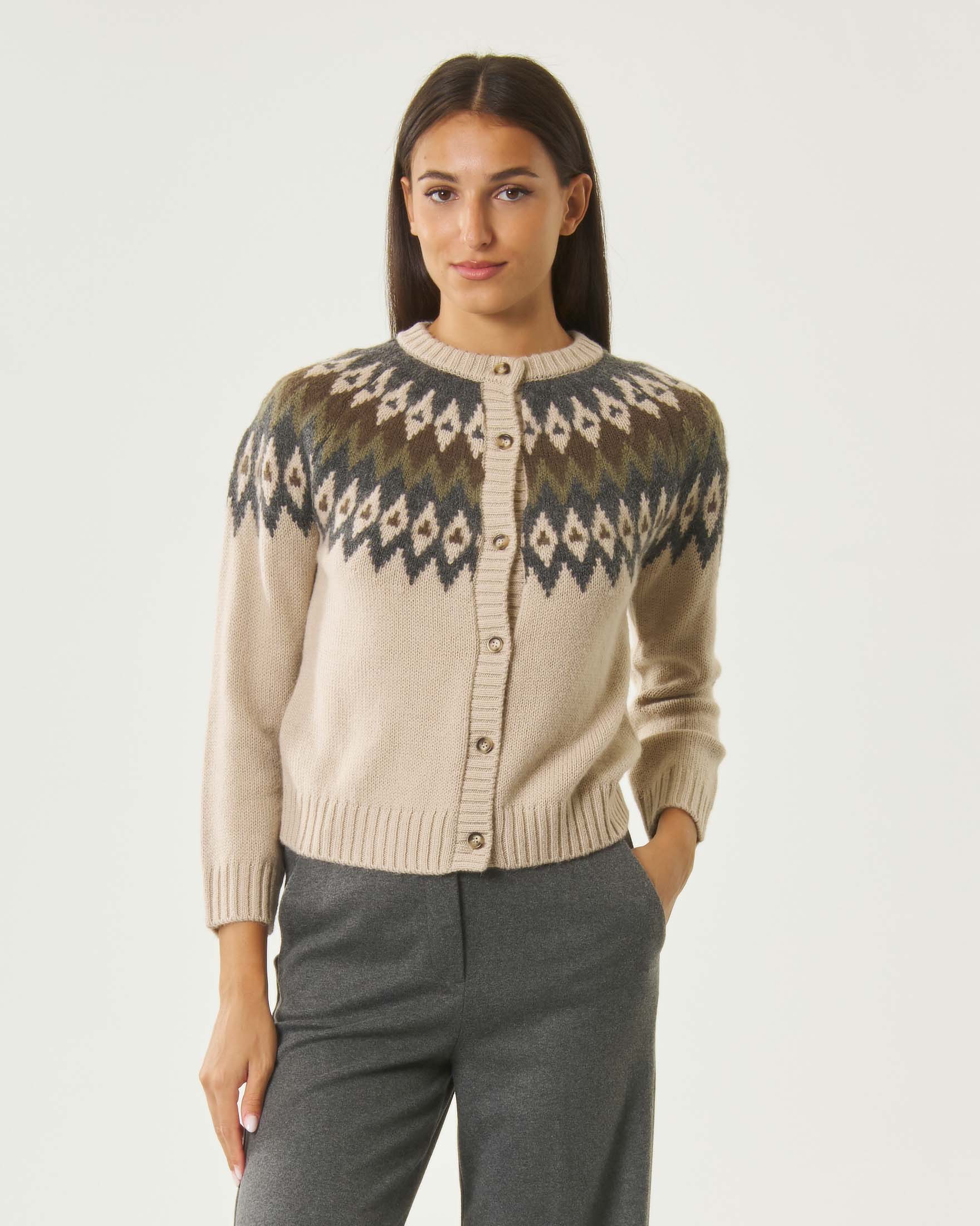 Cardigan Weekend Max Mara beige in misto alpaca e lana con motivo jacquard nordico salvia