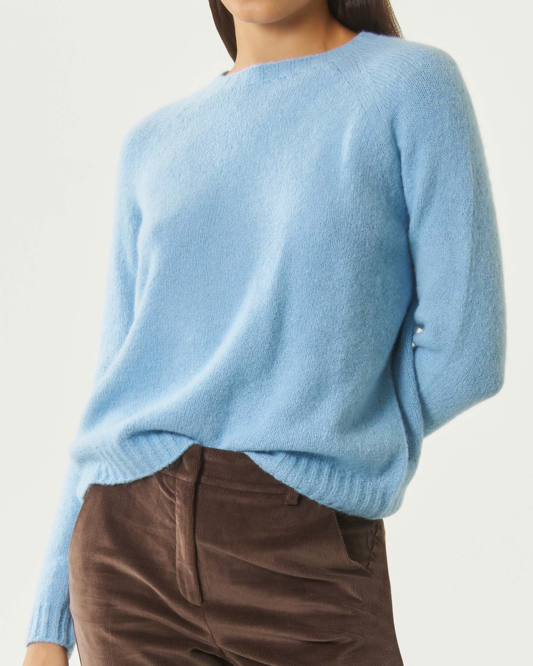 Maglia girocollo Weekend Max Mara azzurra in filato morbido di cotone e alpaca