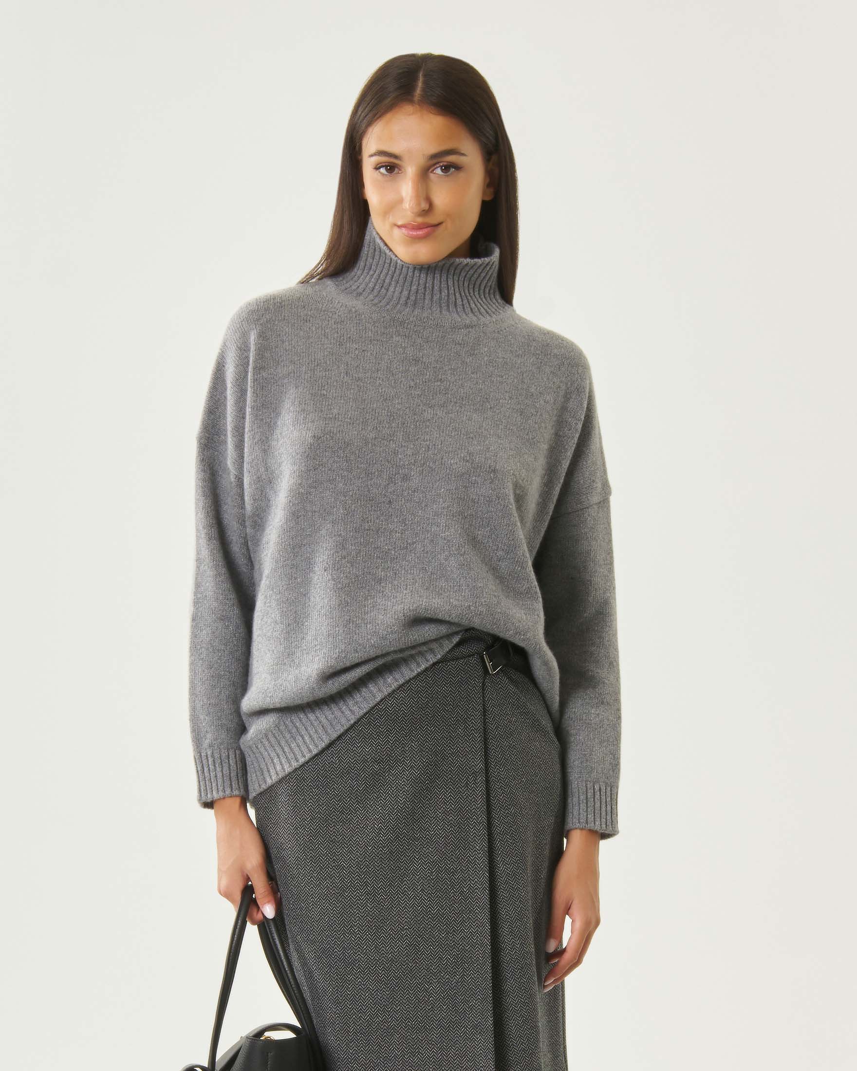 Maglia dolcevita over Weekend Max Mara grigio in pura lana con collo e bordi a costine