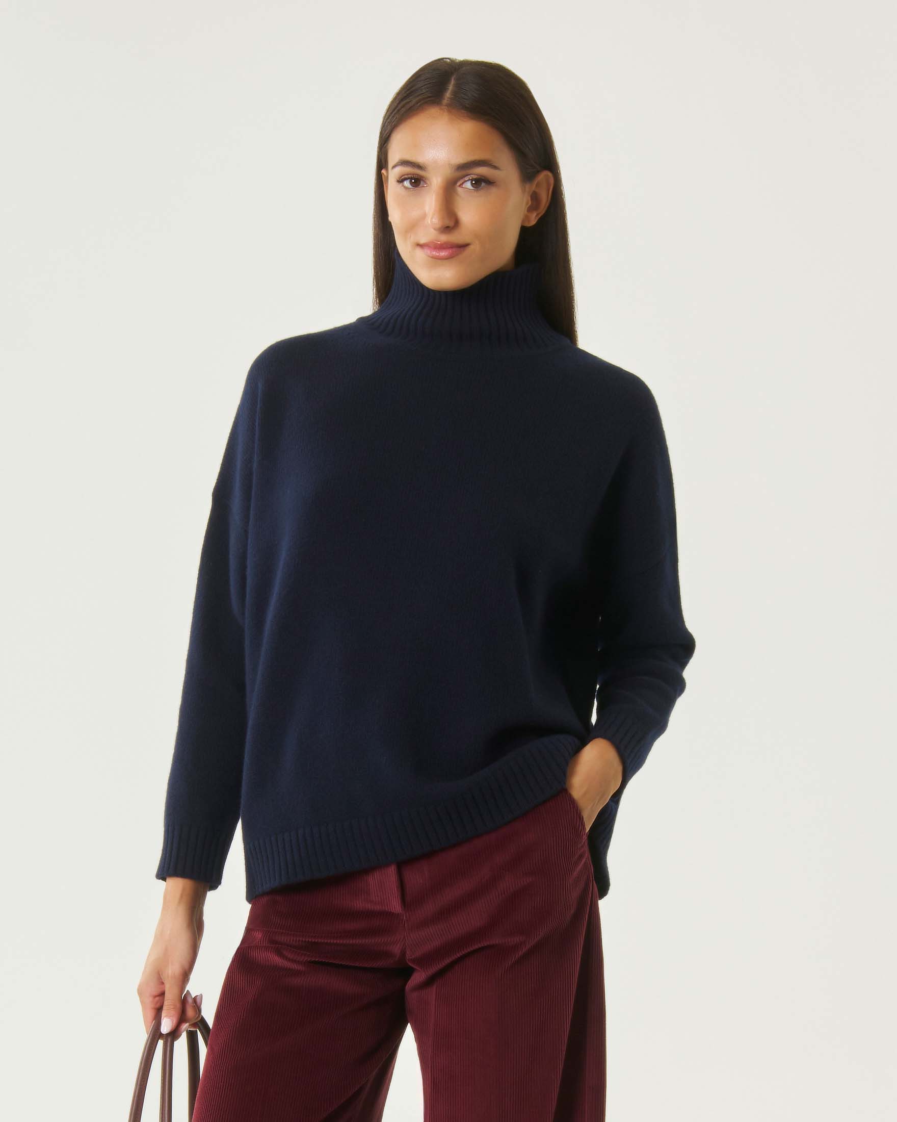 Maglia dolcevita over Weekend Max Mara blu in pura lana con collo e bordi a costine