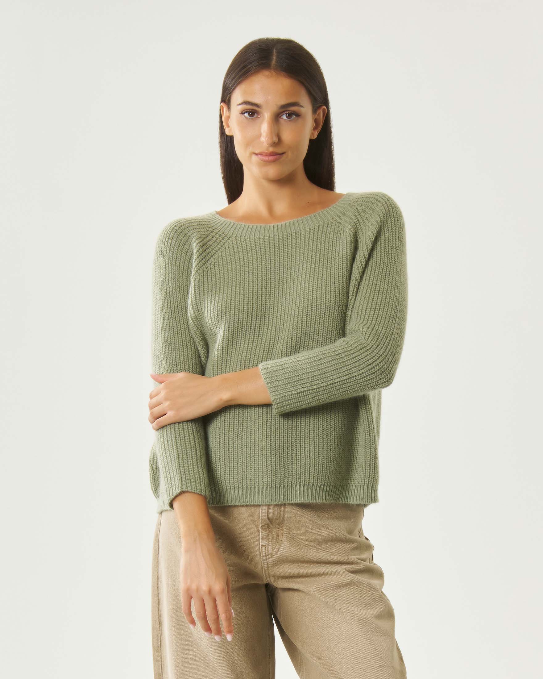 Maglia girocollo Weekend Max Mara color salvia in misto mohair con lavorazione a punto pannocchia