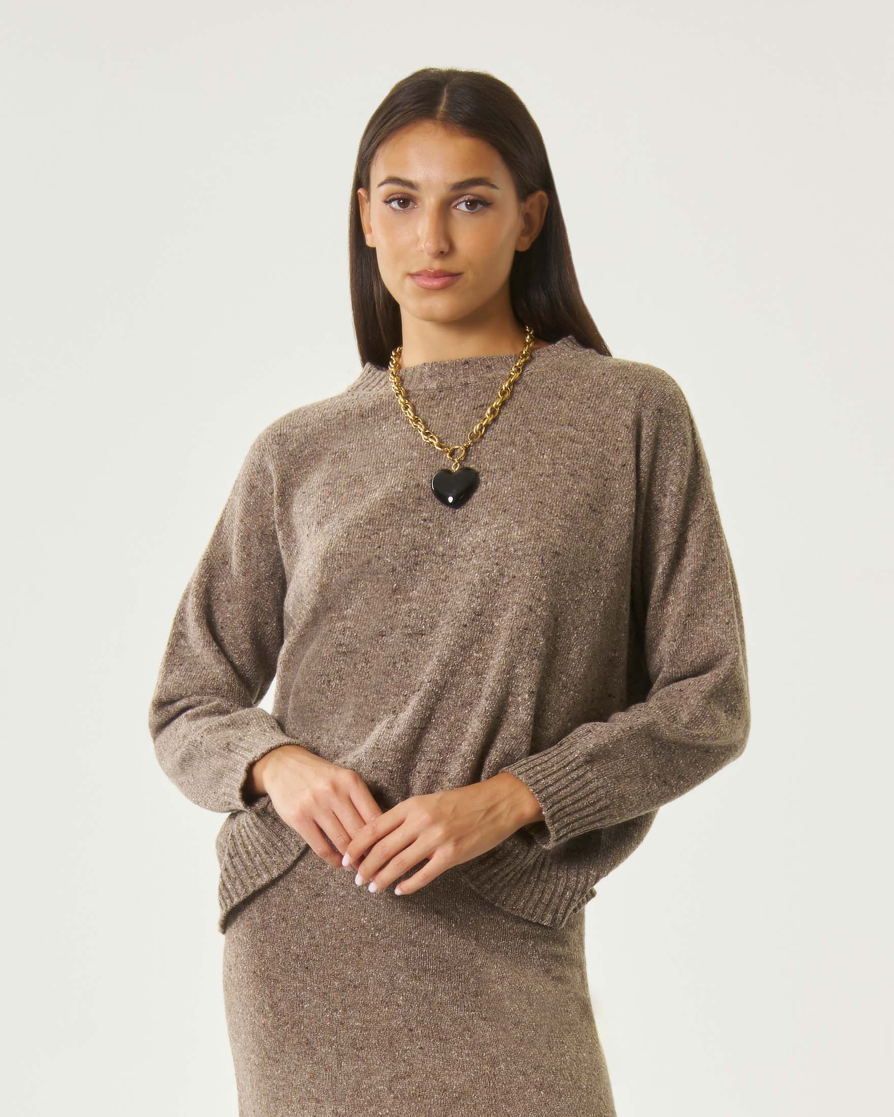 Maglia morbida Weekend Max Mara color noce in misto lana e seta effetto tweed con scollo a barchetta