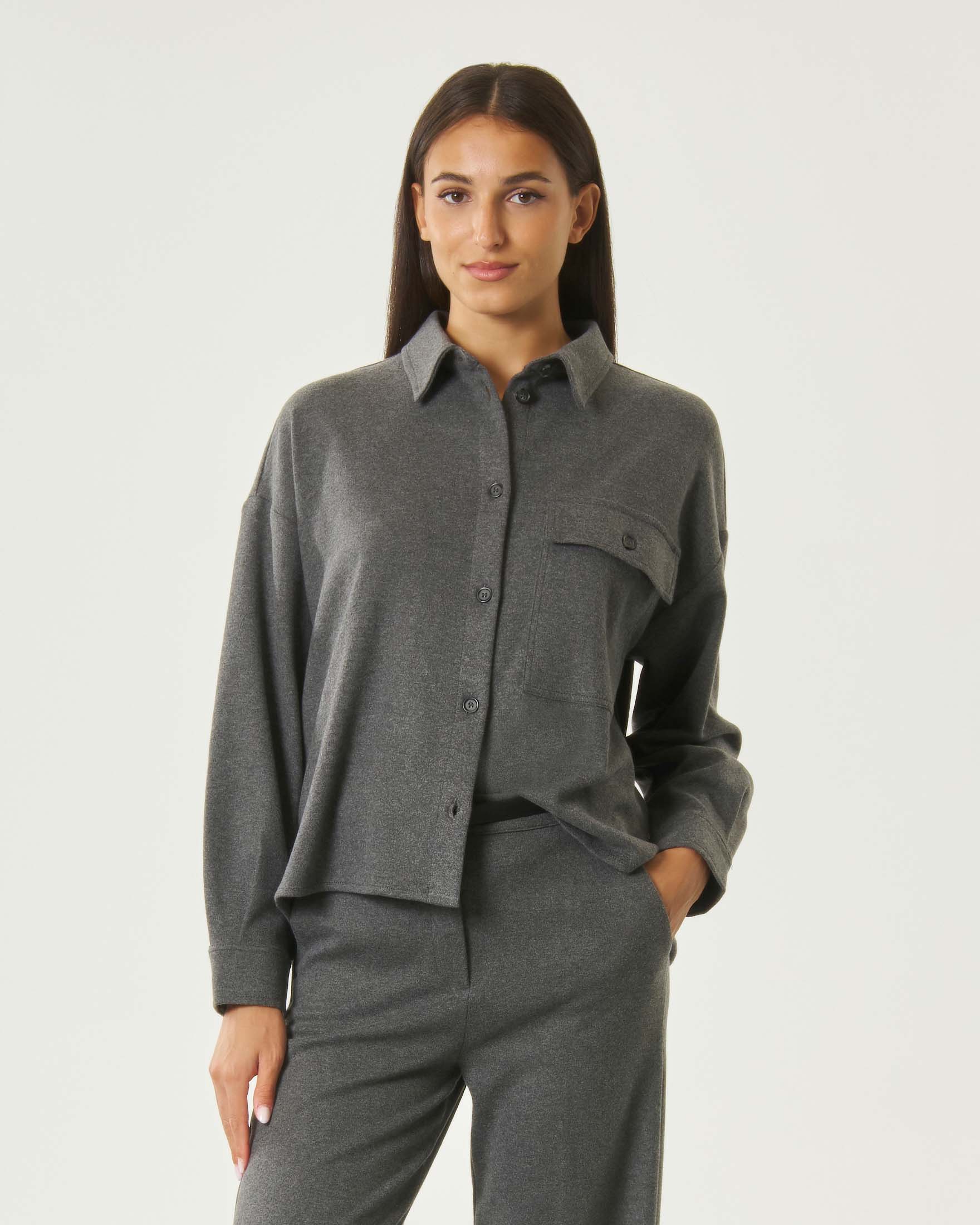 Giacca a camicia cropped Weekend Max Mara grigia in jersey micro jacquard con chiusura a bottoni
