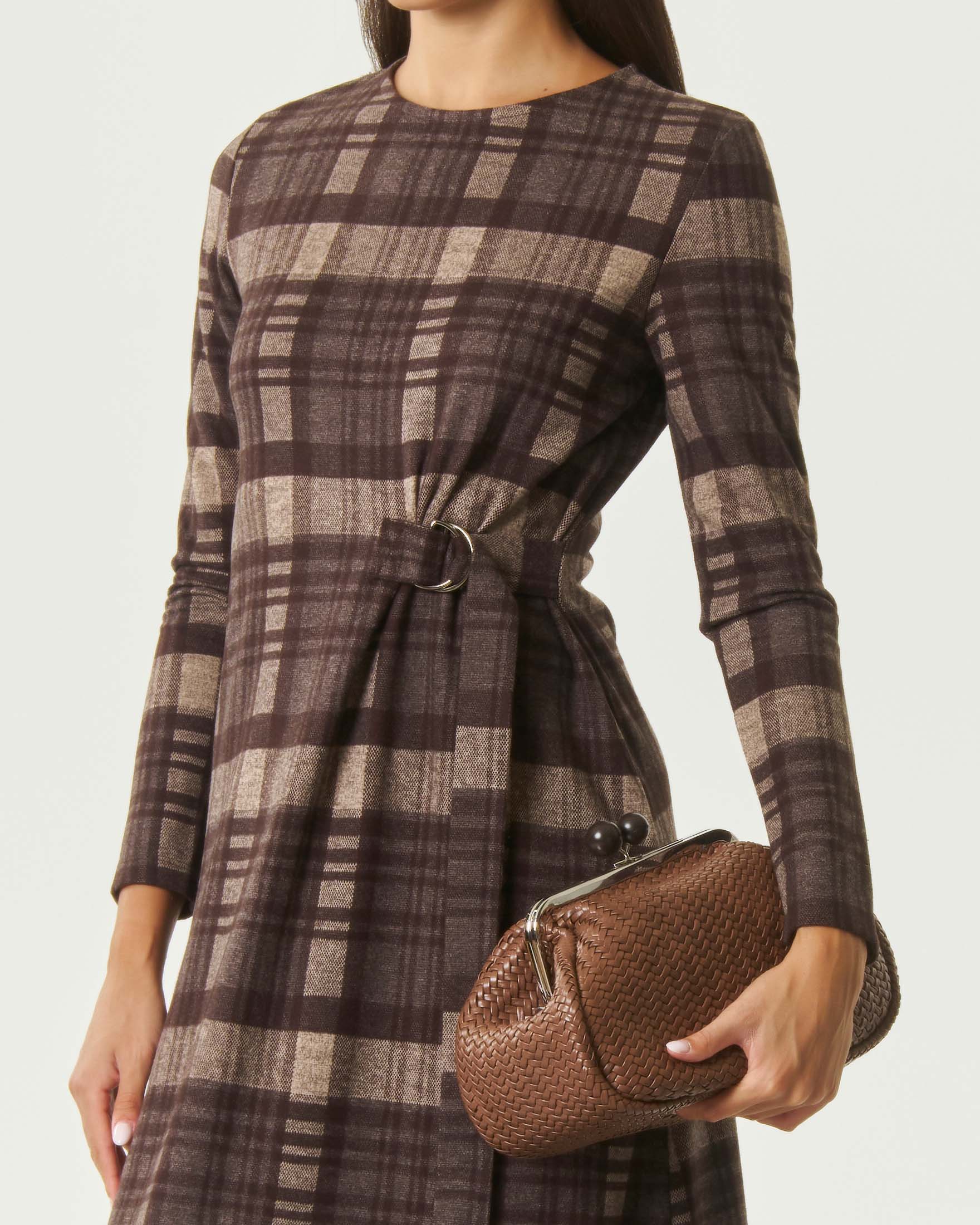 Abito lungo Weekend Max Mara marrone a quadri in viscosa con cinturino laterale e maniche lunghe image